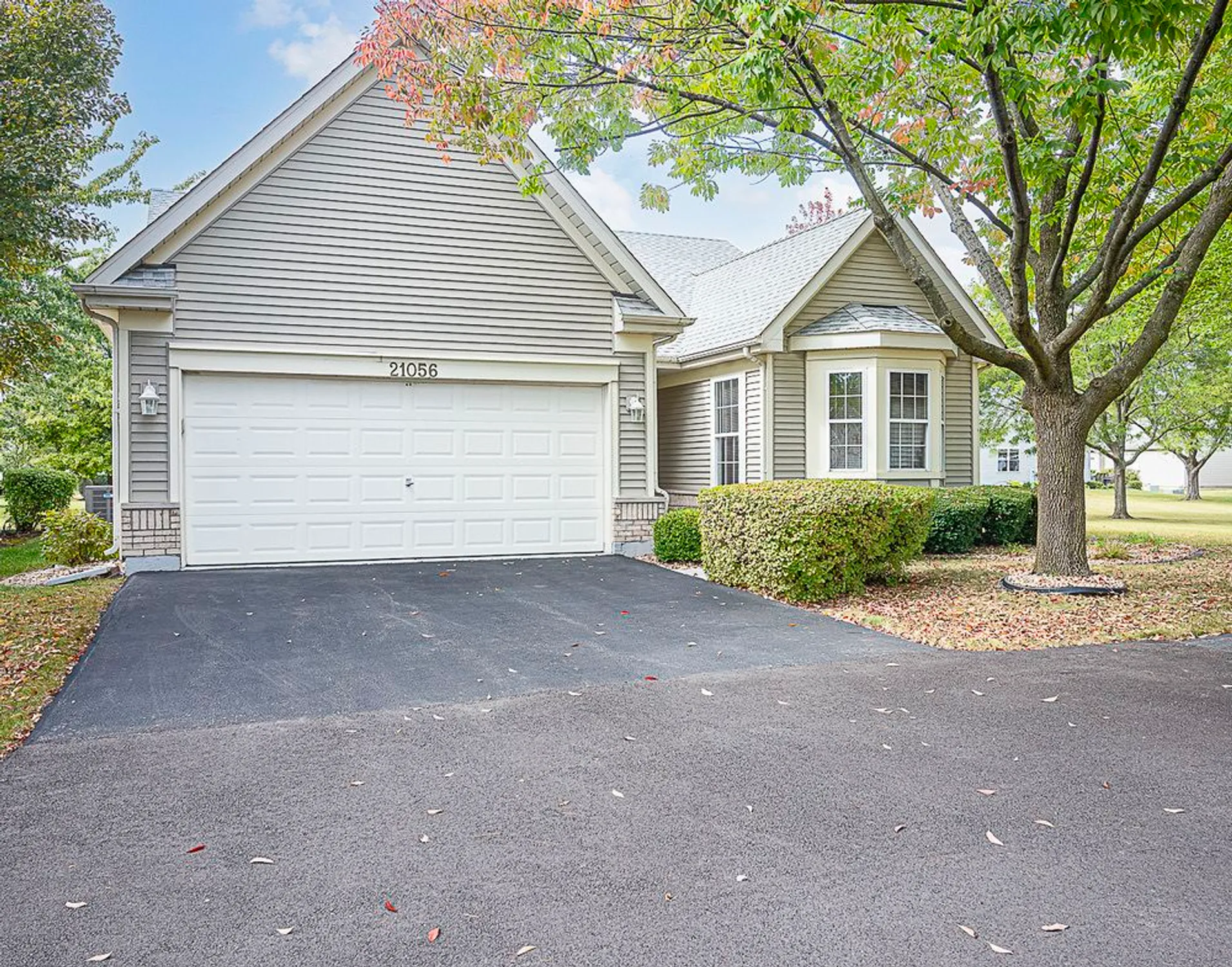 Property Slideshow image 2 of 24 | 21056 w aspen ln, Plainfield, IL, 60544