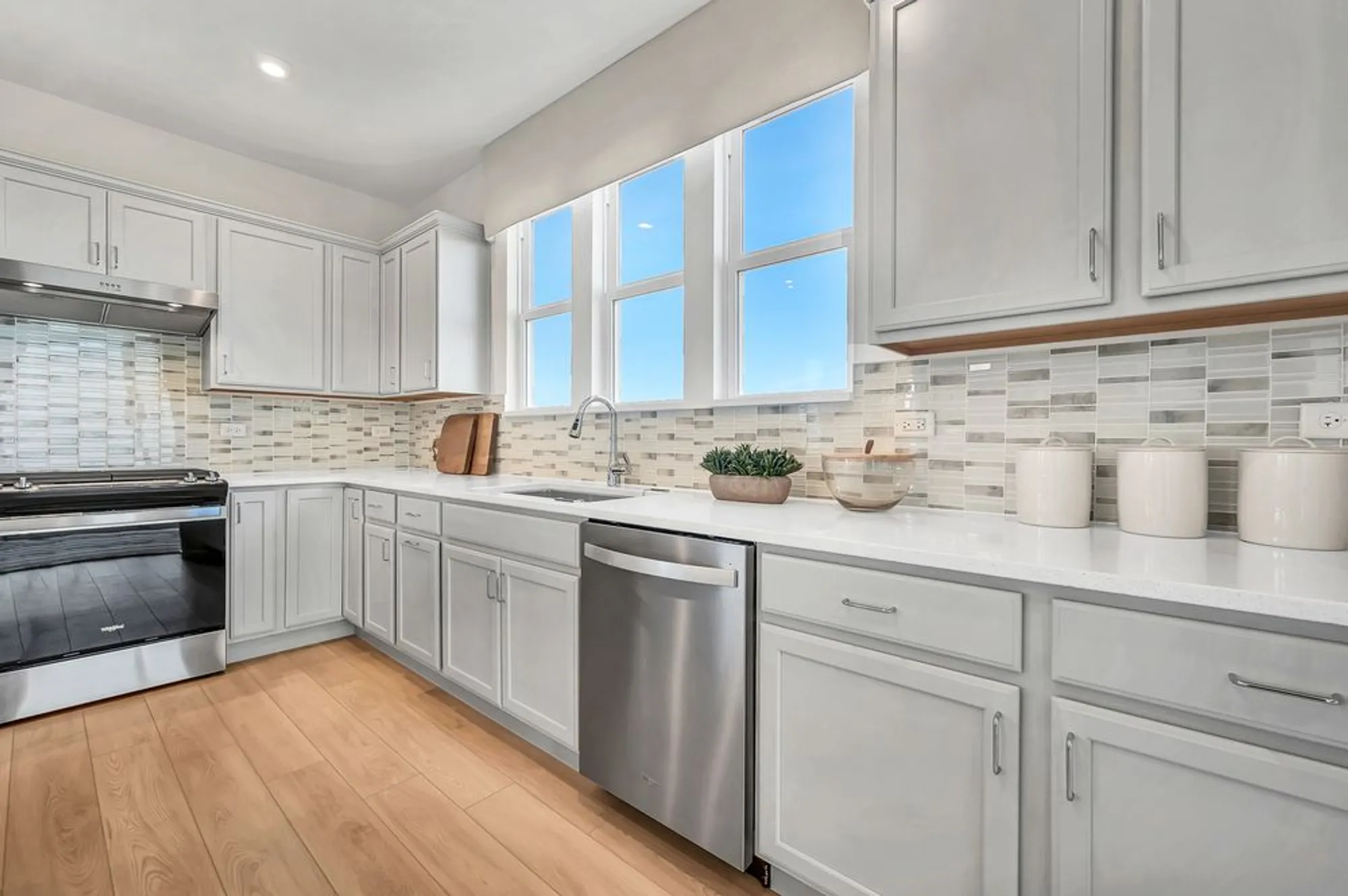 Property Slideshow image 5 of 25 | 3328 fulshear cir, Aurora, IL, 60503