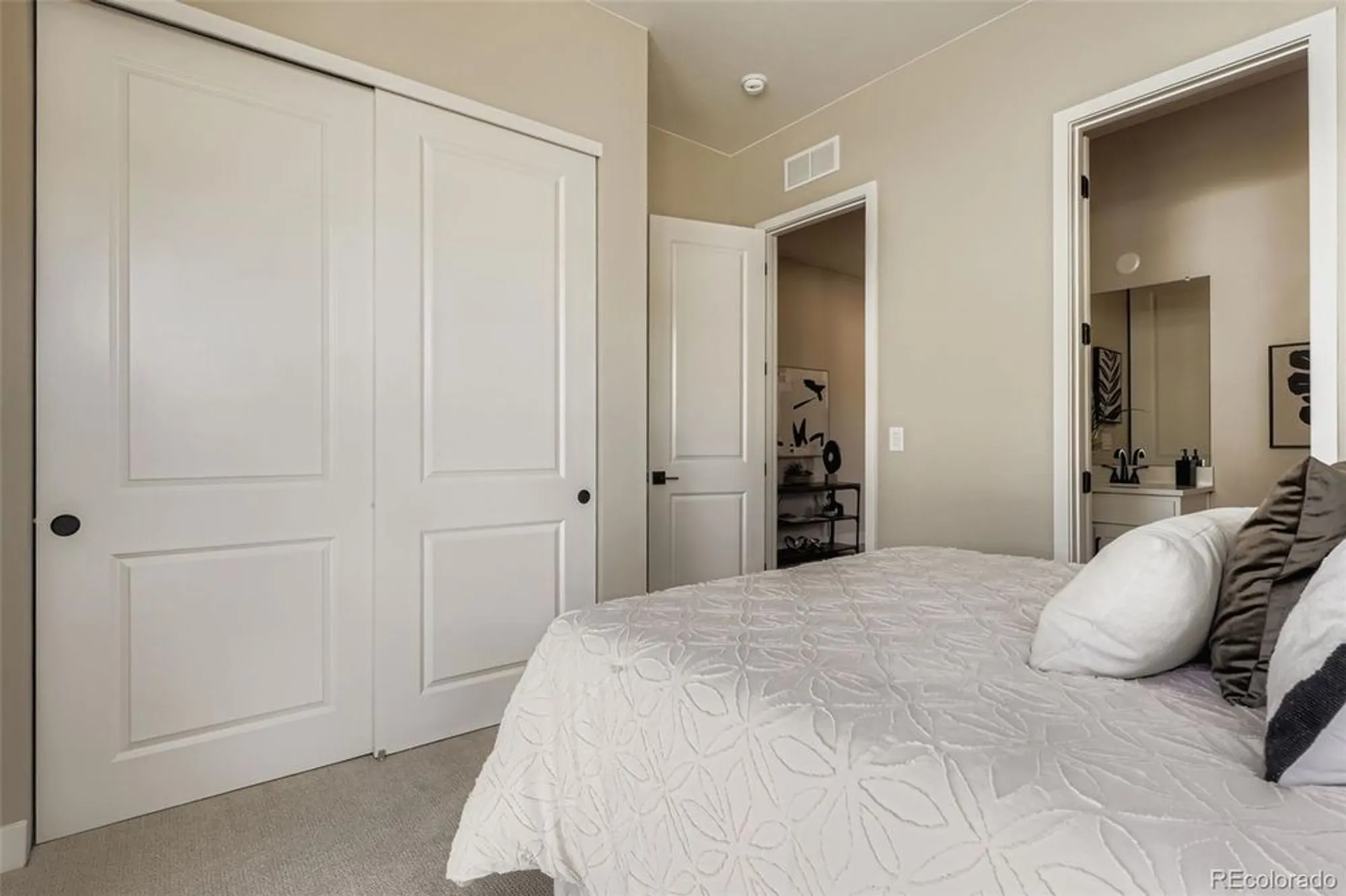 Property Slideshow image 20 of 36 | 2011 grayside cir, Castle Rock, CO, 80109