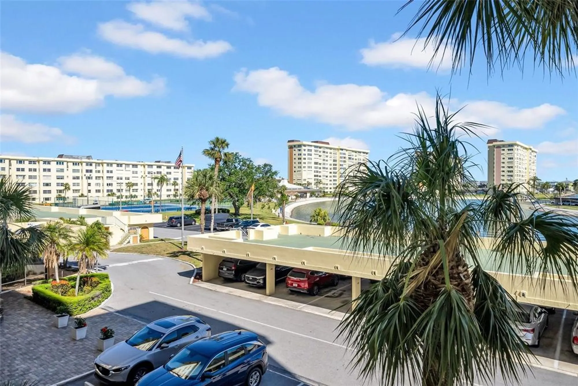 Property Slideshow image 4 of 49 | 4725 cove cir apt 302, St Petersburg, FL, 33708