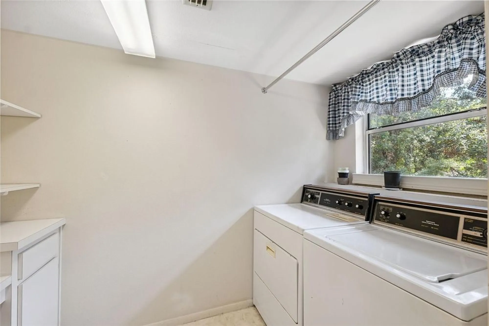 Property Slideshow image 23 of 49 | 2192 swedish dr 26, Clearwater, FL, 33763