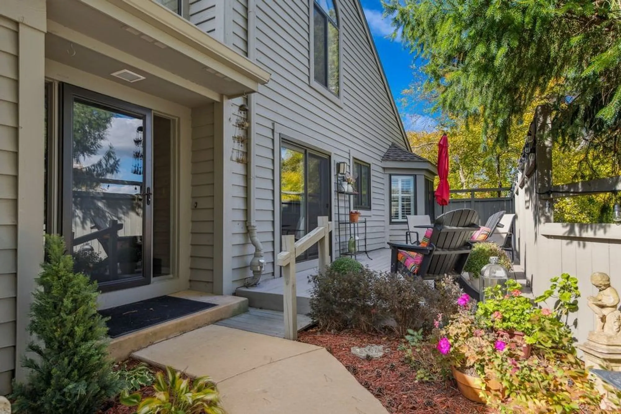 Property Slideshow image 6 of 55 | 868 longmeadow ct, Lake Barrington, IL, 60010