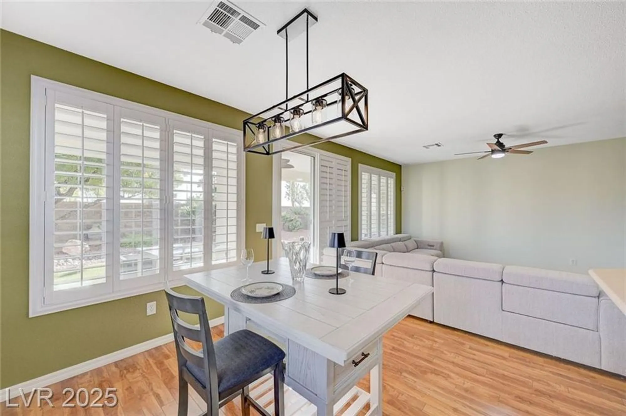 Property Slideshow image 13 of 72 | 4956 momenti st, Las Vegas, NV, 89135