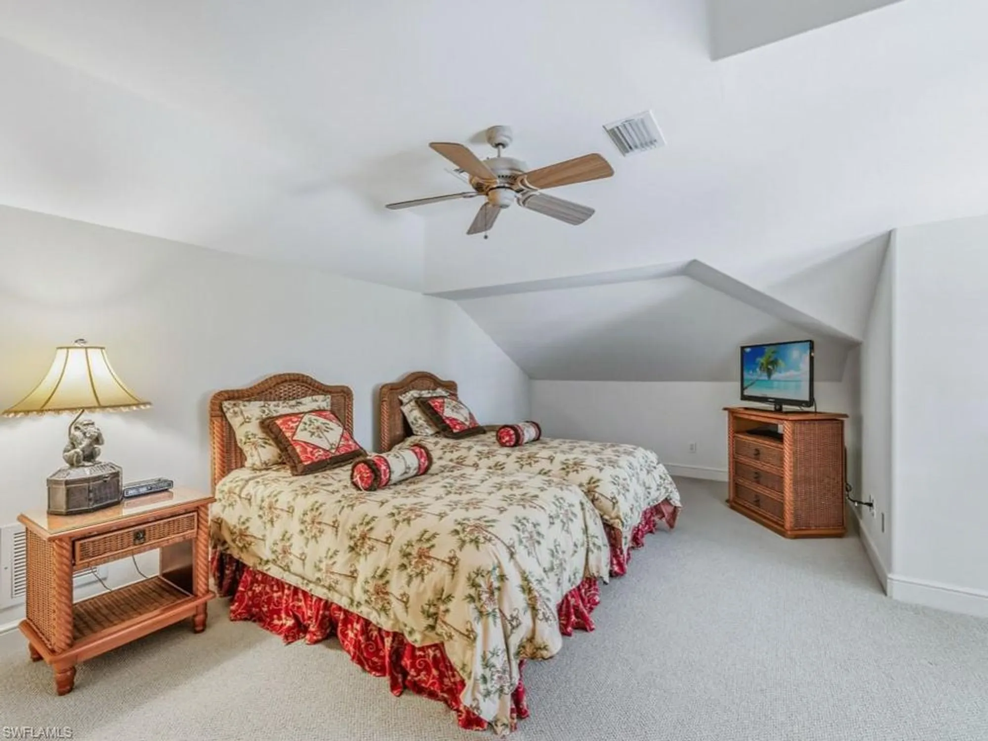 Property Slideshow image 27 of 48 | 3440 creekview dr, Bonita Springs, FL, 34134