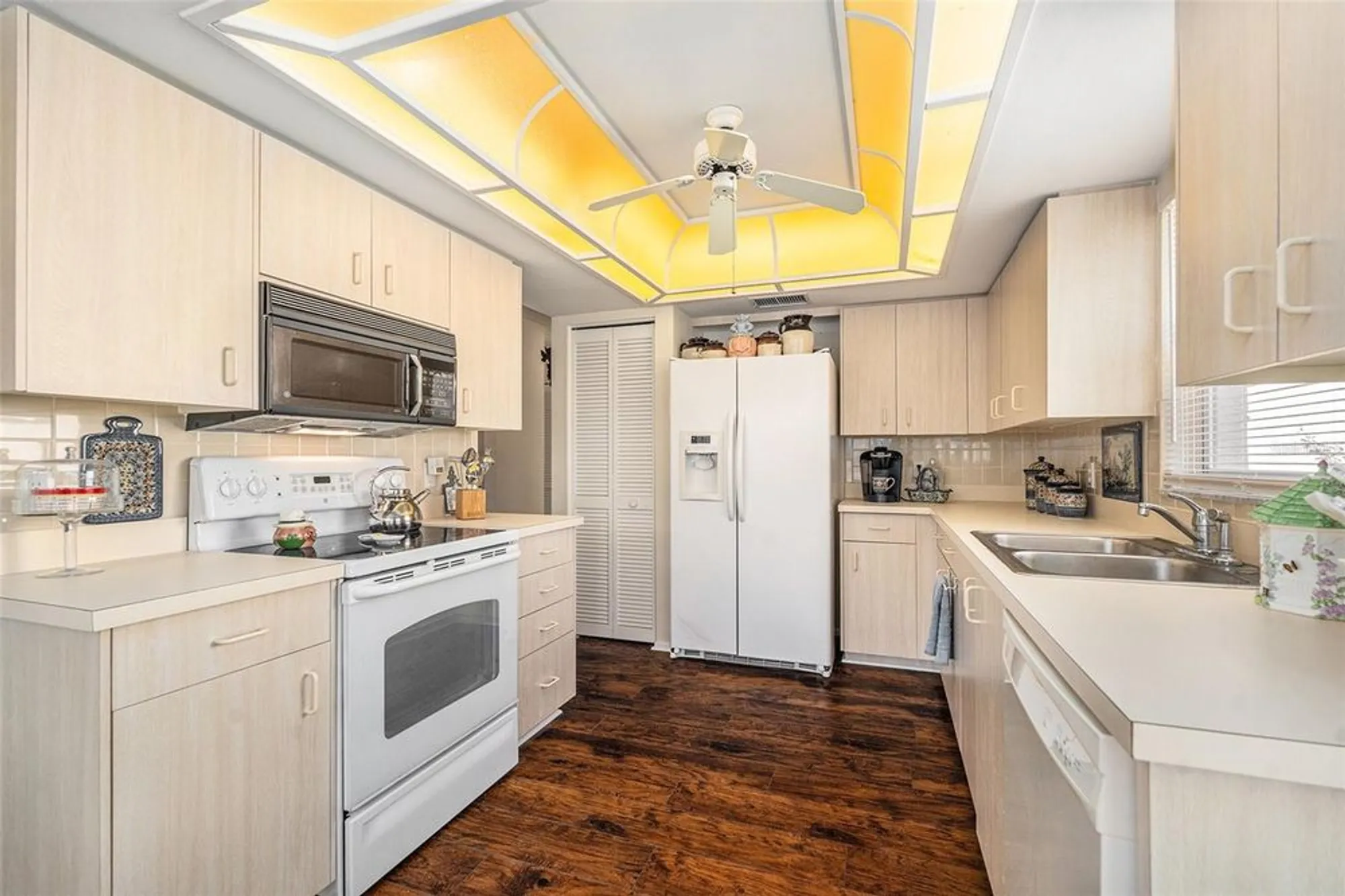 Property Slideshow image 13 of 37 | 4636 portland manor dr, New Port Richey, FL, 34655