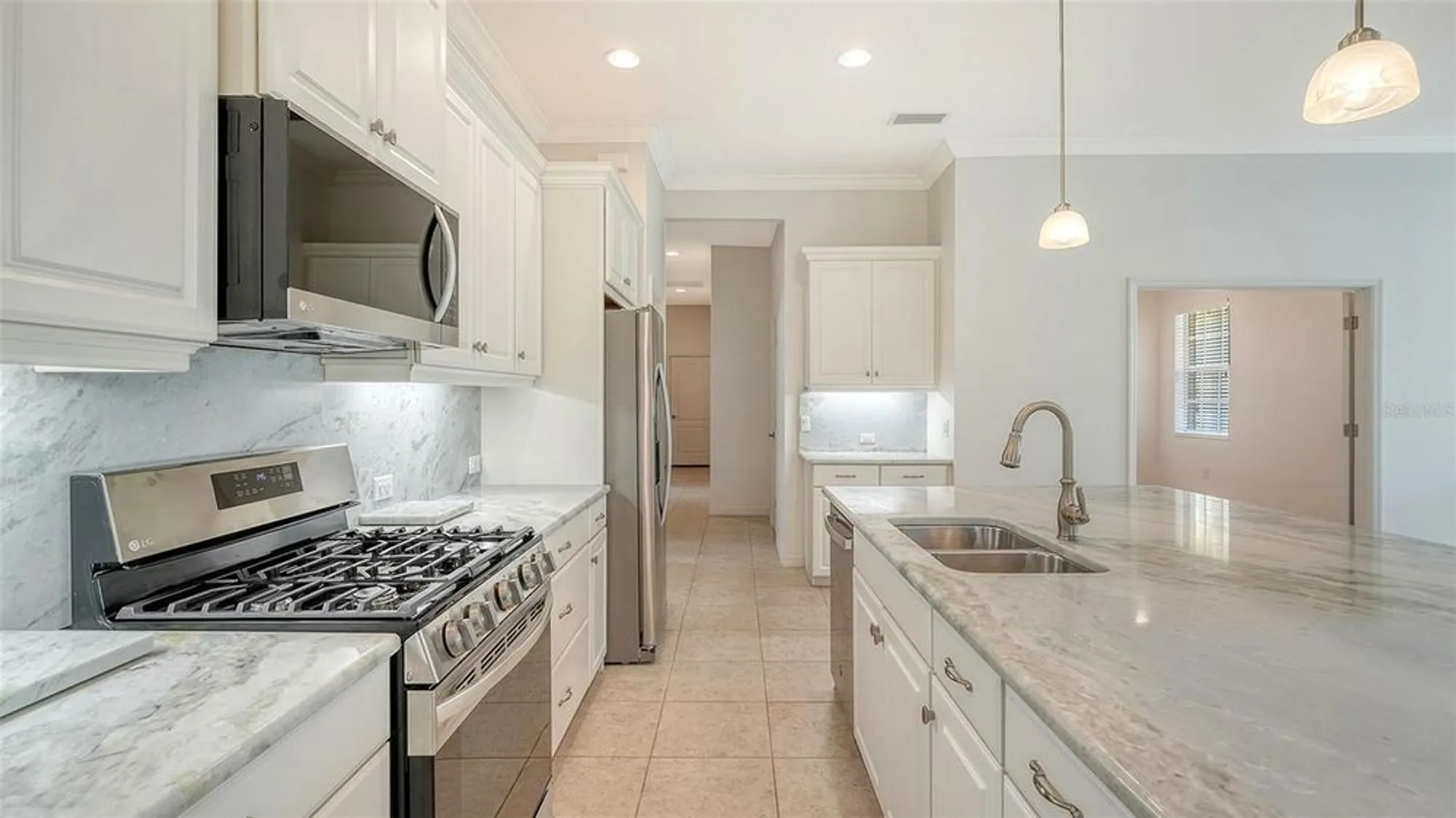 Property Slideshow image 13 of 86 | 21287 sandal foot dr, Venice, FL, 34293