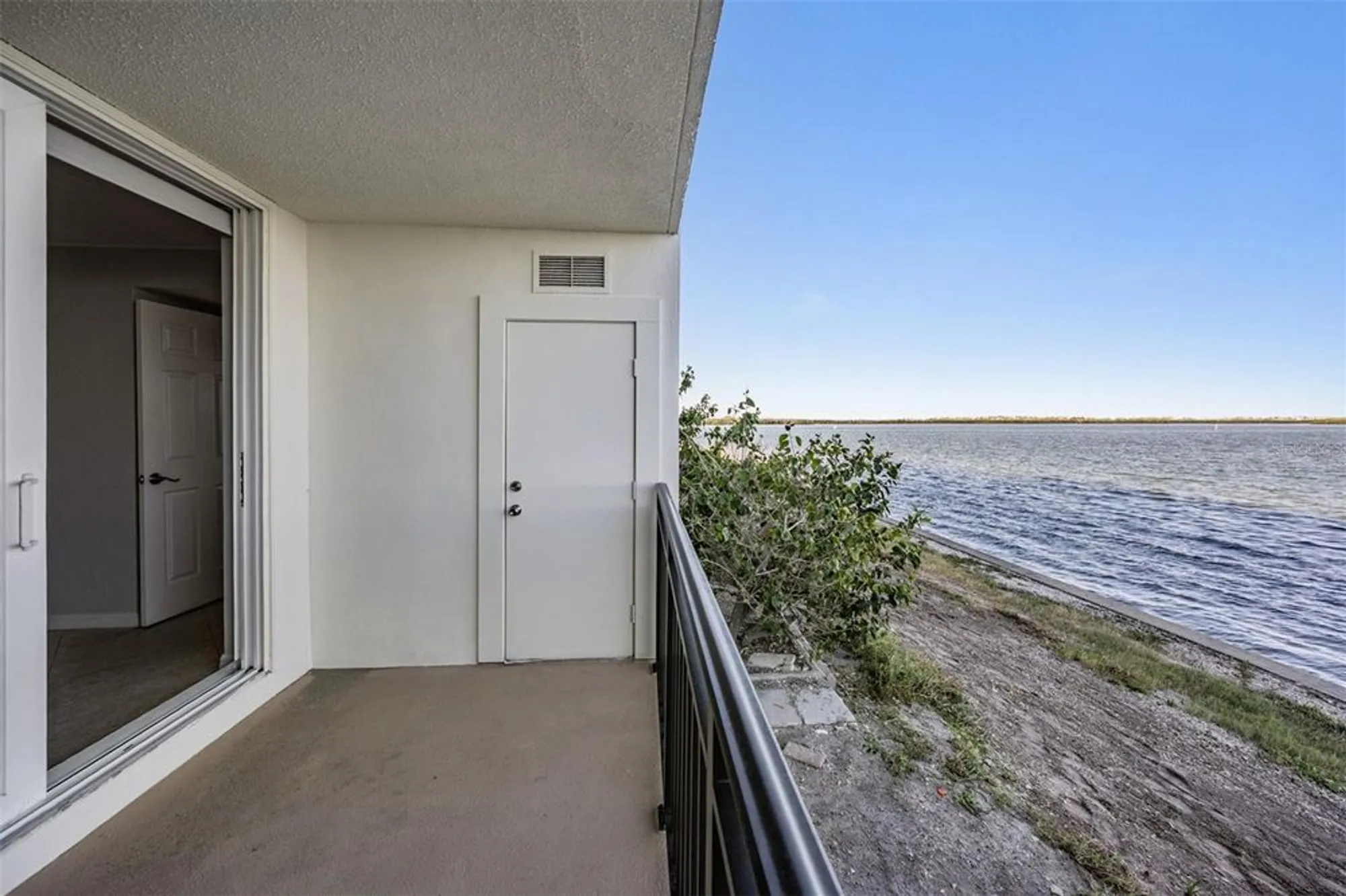 Property Slideshow image 20 of 60 | 9 haig pl 104, Dunedin, FL, 34698
