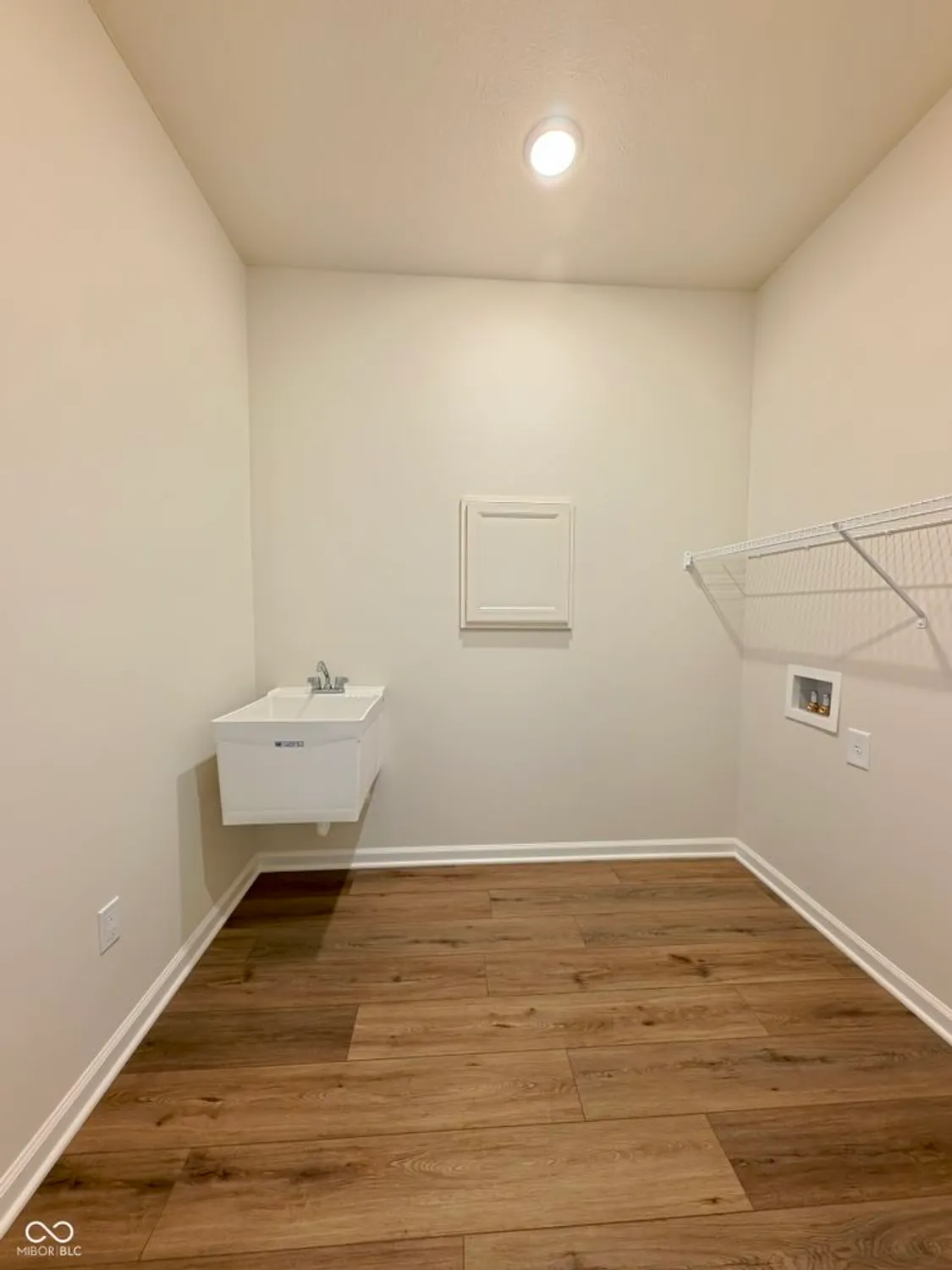 Property Slideshow image 43 of 61 | 811 daisy st, Greenwood, IN, 46143