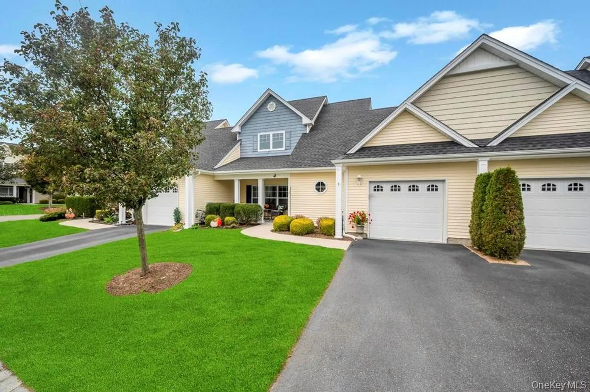 Property Slideshow image 5 of 42 | 4 haverton ct, Riverhead, NY, 11901