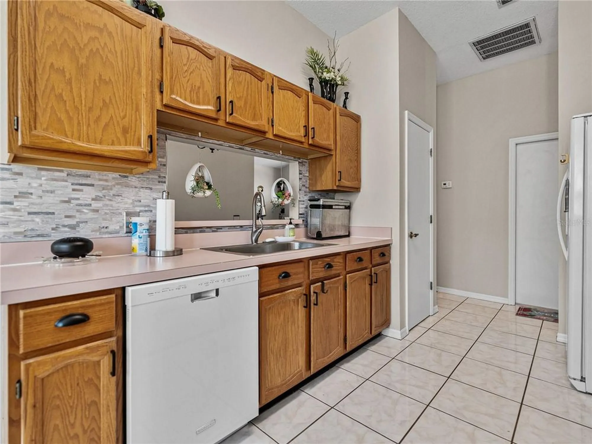 Property Slideshow image 9 of 42 | 6052 condor dr, Lakeland, FL, 33809