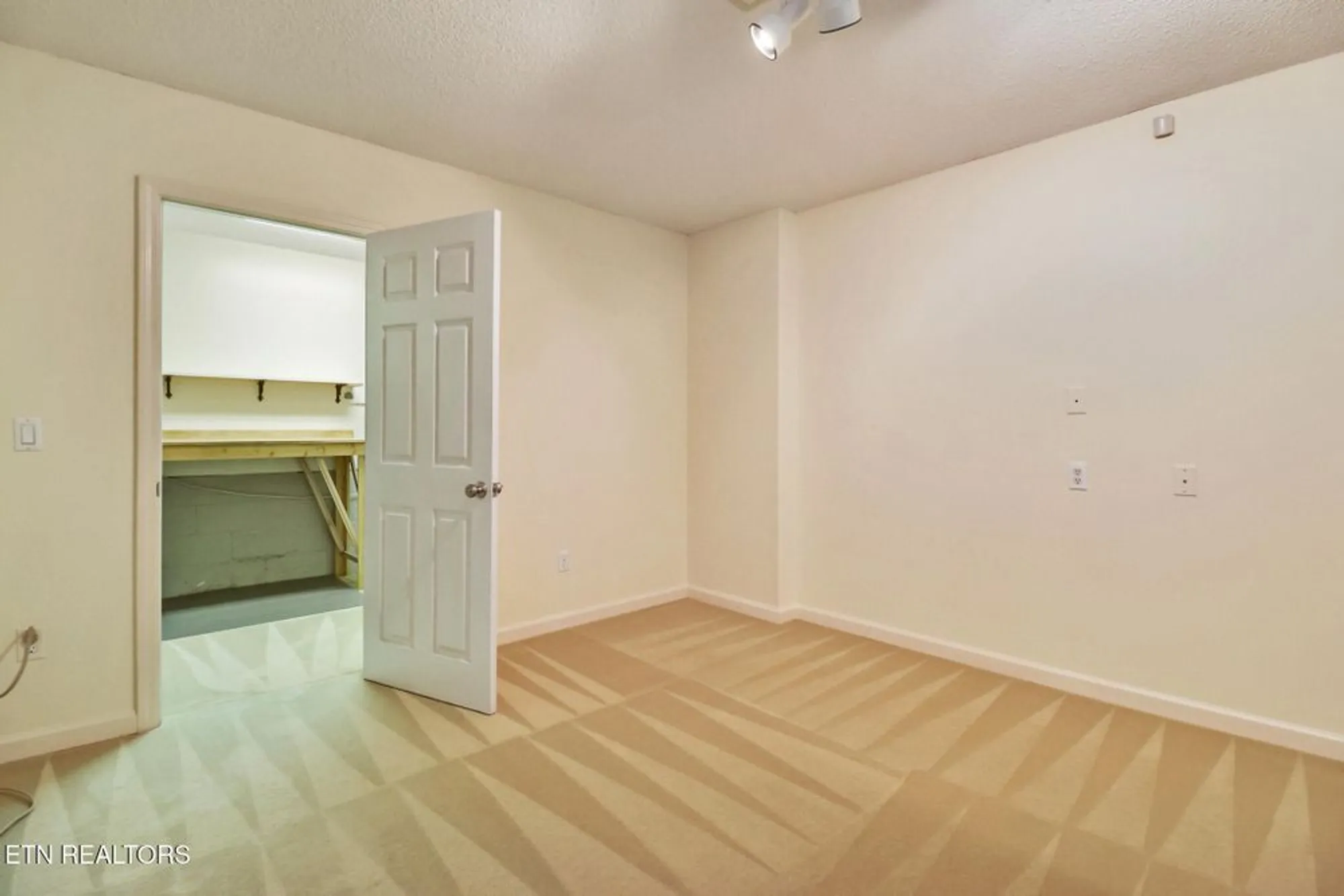 Property Slideshow image 36 of 54 | 104 flossmoor cir, Crossville, TN, 38558