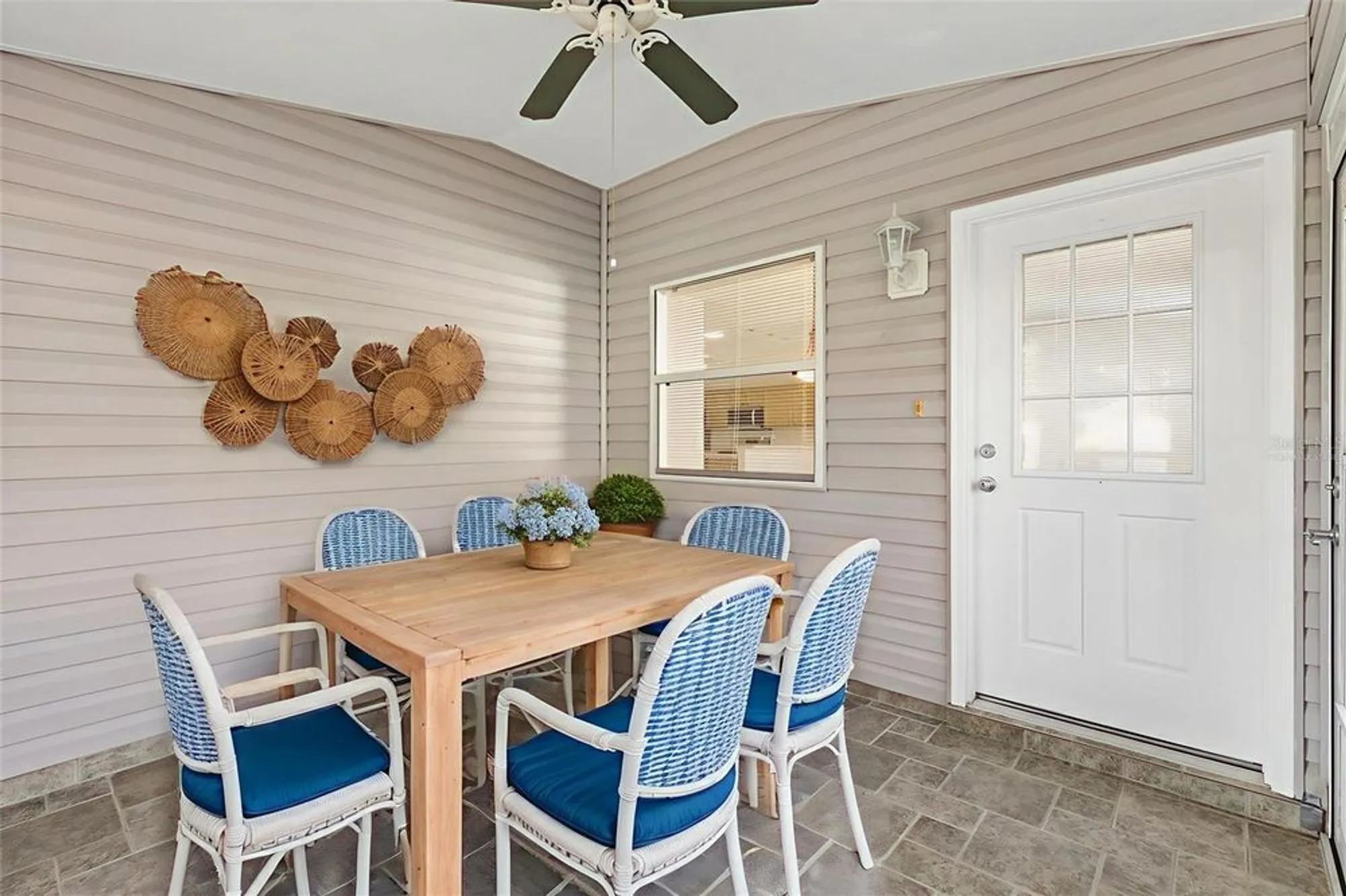 Property Slideshow image 4 of 33 | 428 canterbury ct, The Villages, FL, 32162
