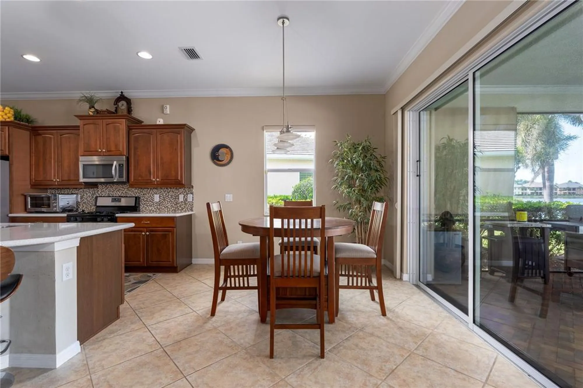 Property Slideshow image 12 of 56 | 5040 lake overlook ave, Bradenton, FL, 34208