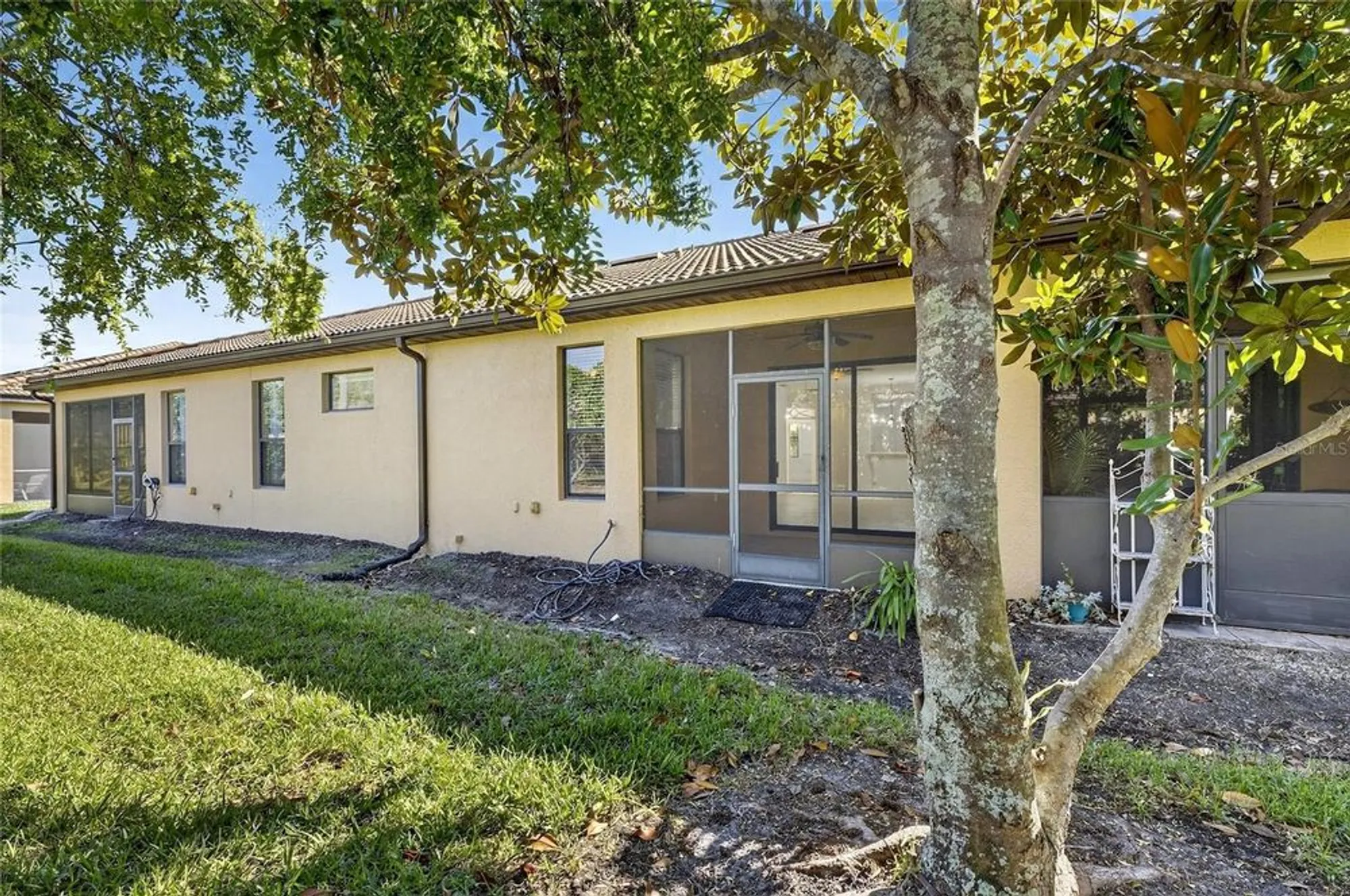 Property Slideshow image 32 of 36 | 329 seneca falls dr, Apollo Beach, FL, 33572