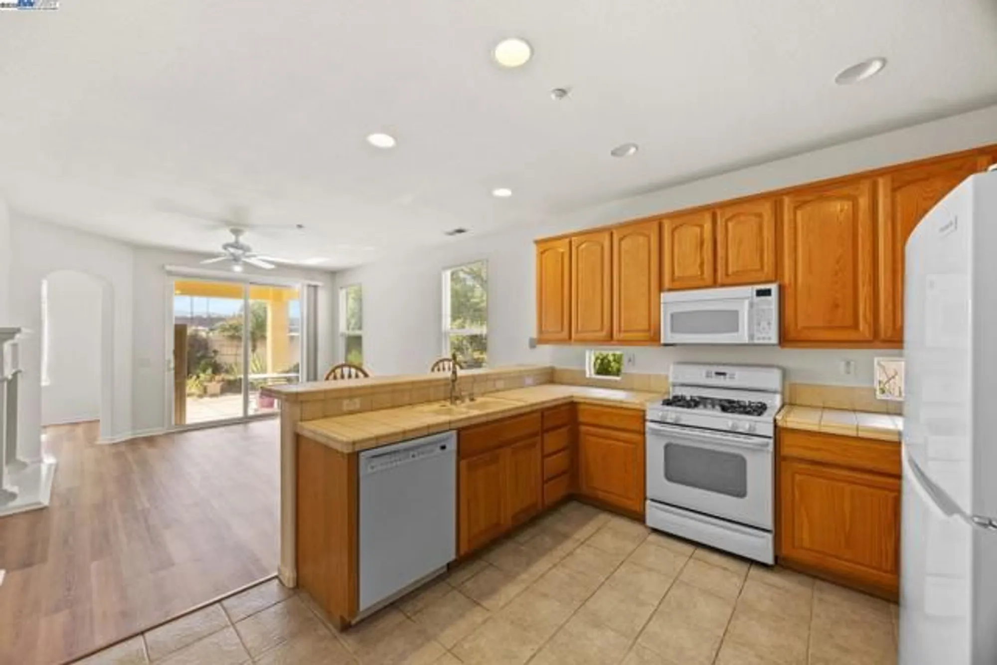 Property Slideshow image 13 of 36 | 993 centennial dr, Brentwood, CA, 94513