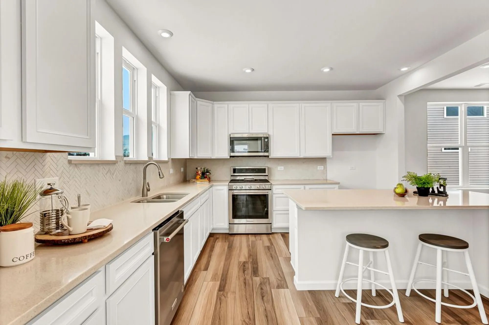 Property Slideshow image 10 of 12 | 2813 spring cir s, Lindenhurst, IL, 60046