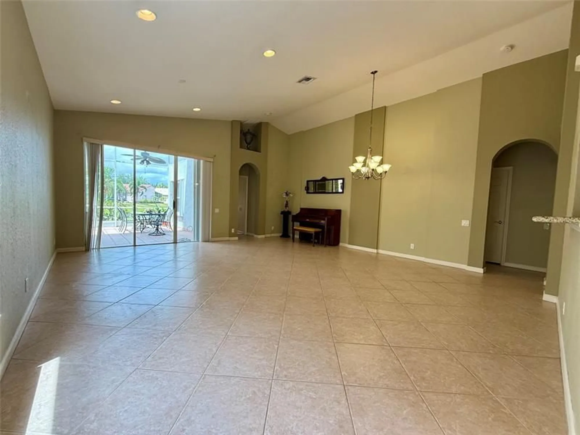 Property Slideshow image 4 of 47 | 344 nw breezy point loop, Port St Lucie, FL, 34986