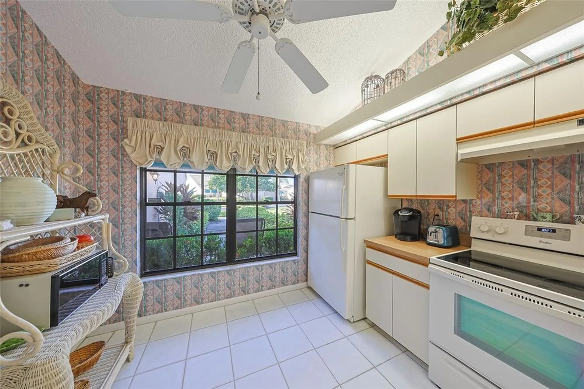 Property Slideshow image 4 of 56 | 5941 clubside dr # 5941, Sarasota, FL, 34243