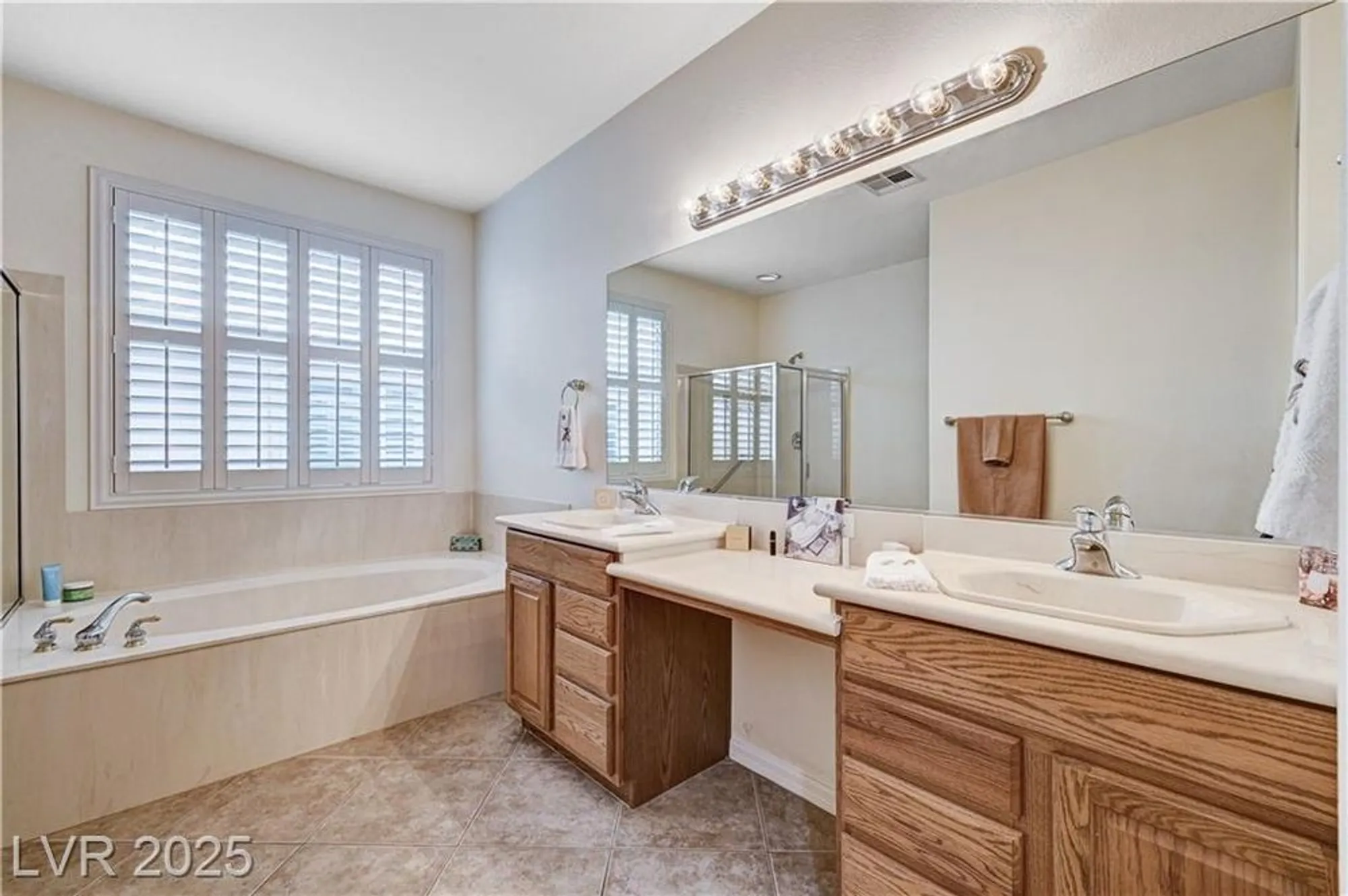 Property Slideshow image 24 of 96 | 10372 abisso dr, Las Vegas, NV, 89135