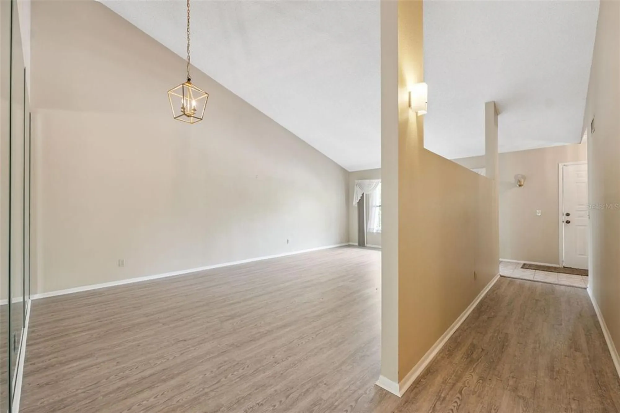 Property Slideshow image 8 of 49 | 2192 swedish dr 26, Clearwater, FL, 33763