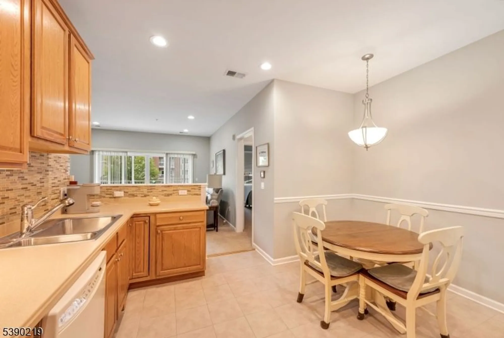 Property Slideshow image 10 of 28 | 9116 warrens way # 116, Wanaque, NJ, 07465