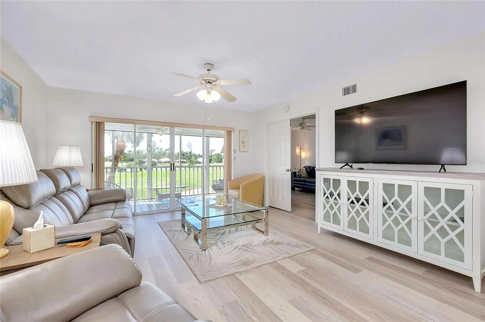 Property Slideshow image 15 of 68 | 433 cerromar ln 430, Venice, FL, 34293