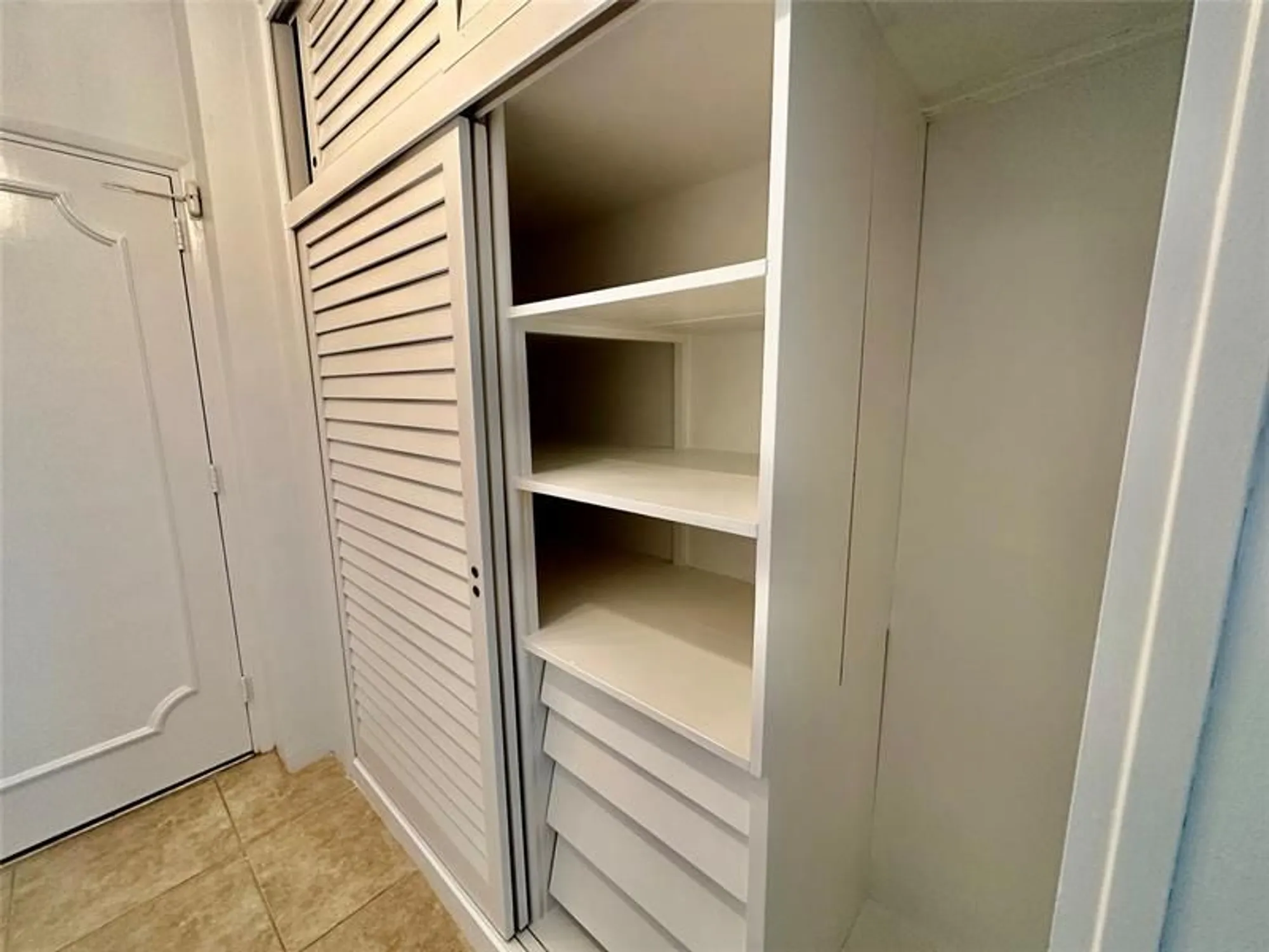 Property Slideshow image 13 of 45 | 3200 ne 36th st apt 1412a, Fort Lauderdale, FL, 33308