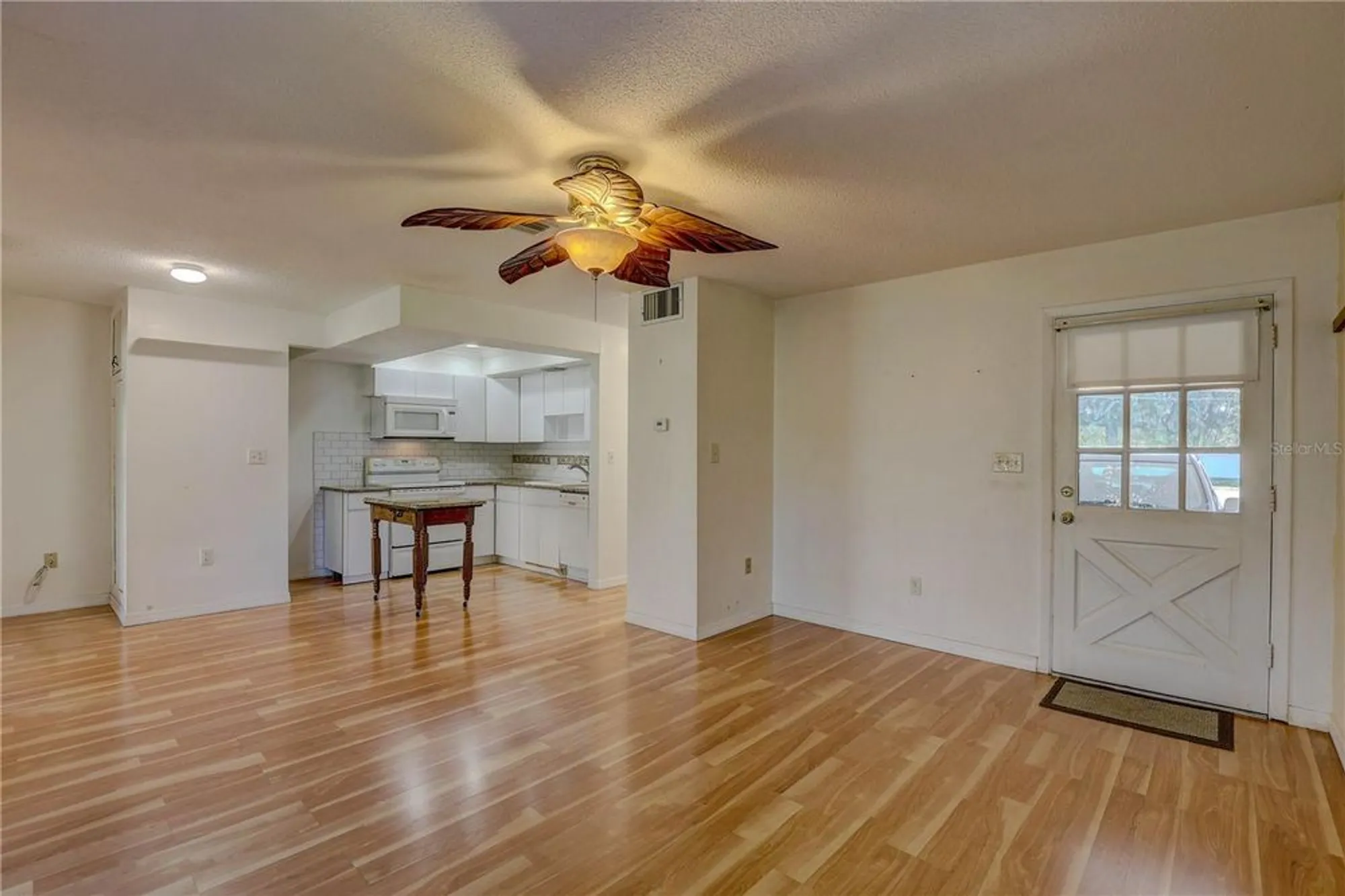 Property Slideshow image 3 of 28 | 864 lake haven rd, Dunedin, FL, 34698