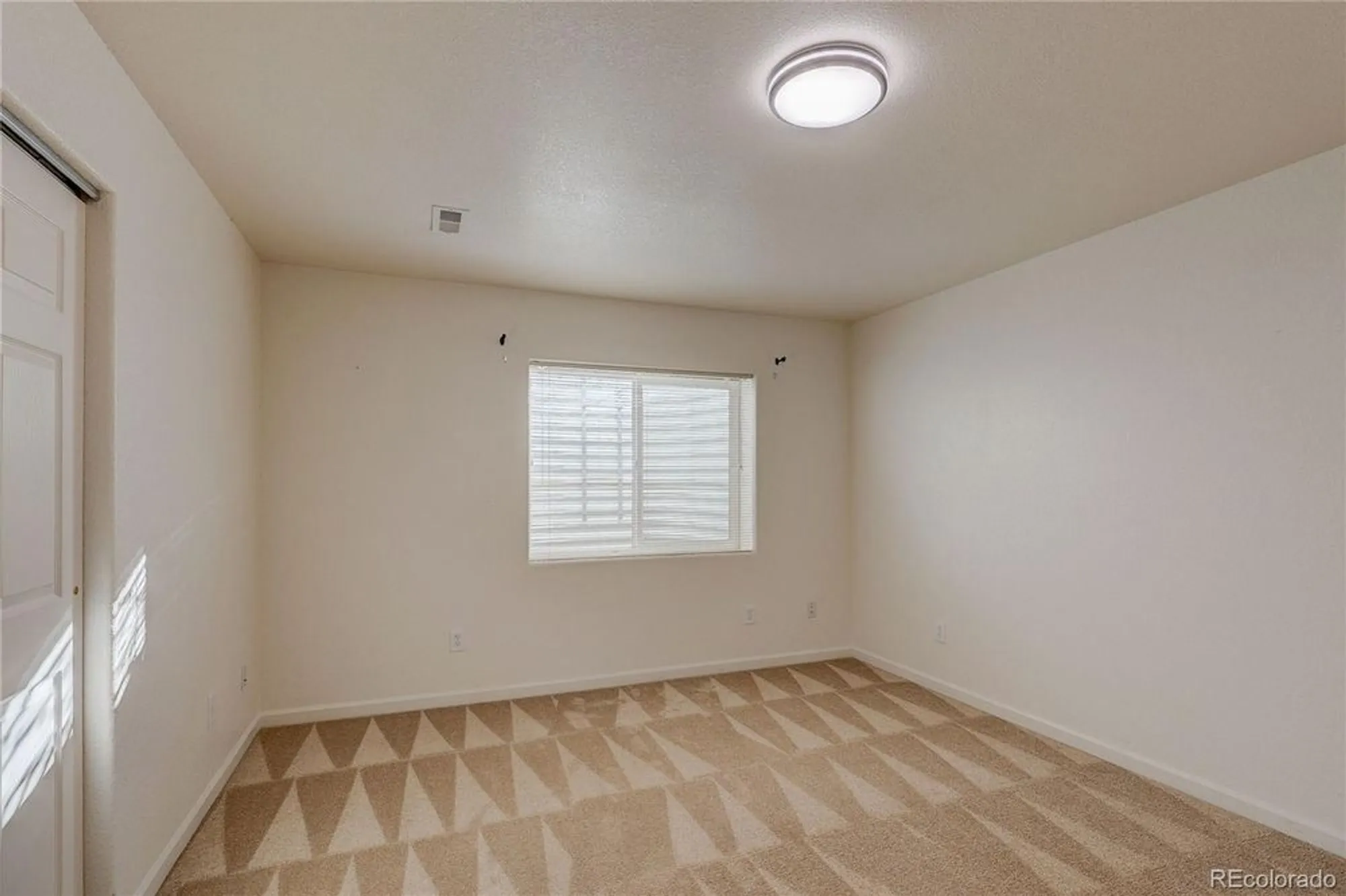 Property Slideshow image 32 of 45 | 22460 e heritage pkwy, Aurora, CO, 80016