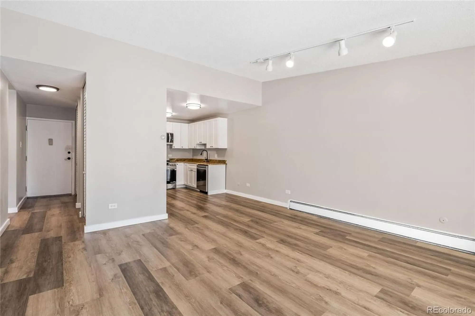 Property Slideshow image 7 of 19 | 765 s alton way 6b, Denver, CO, 80247