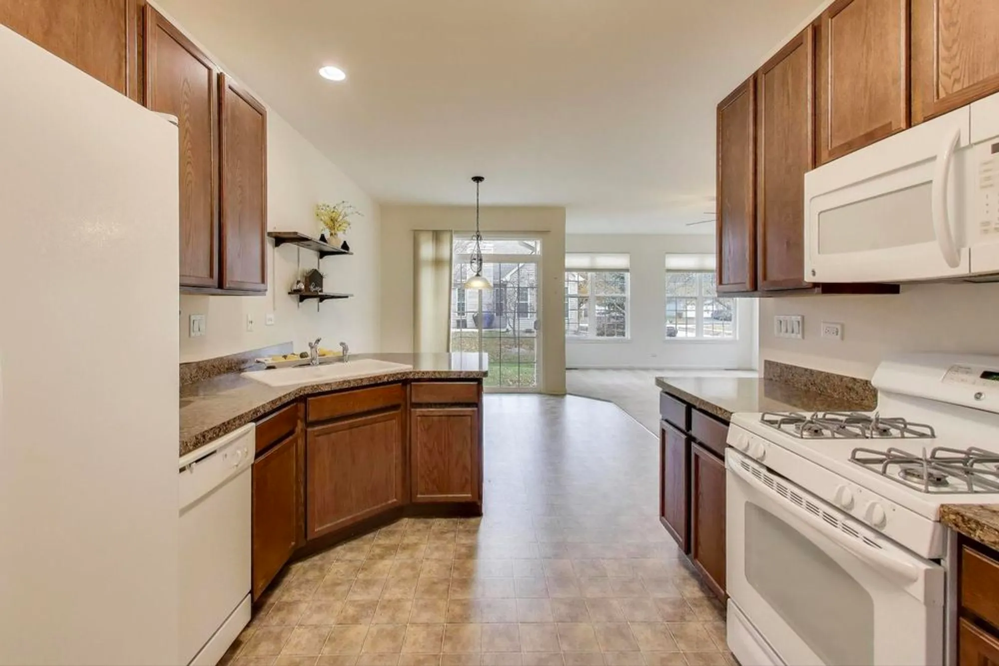 Property Slideshow image 6 of 27 | 1129 drury ln, Aurora, IL, 60502