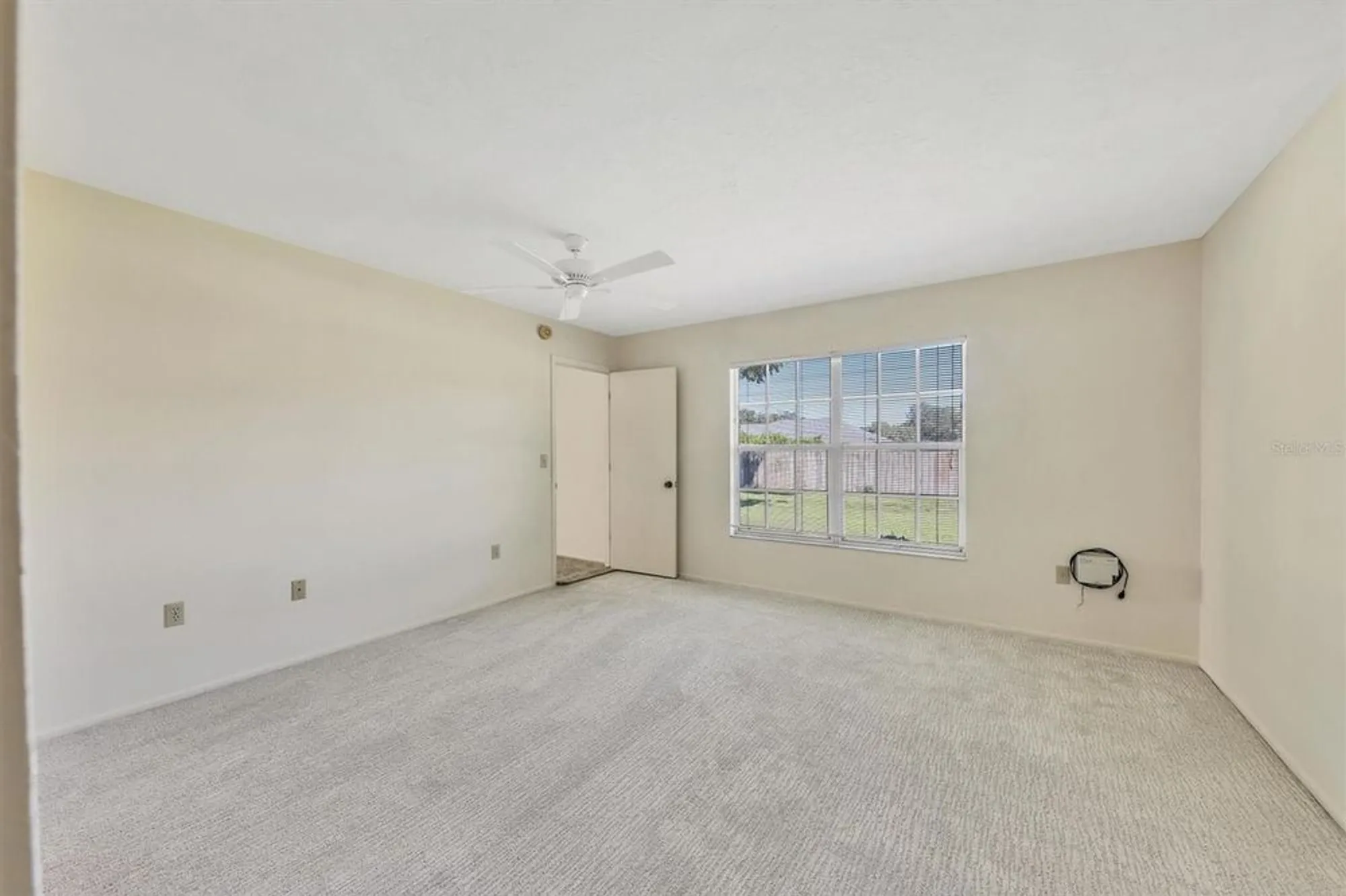 Property Slideshow image 15 of 27 | 4223 oakhurst cir 3025, Sarasota, FL, 34233