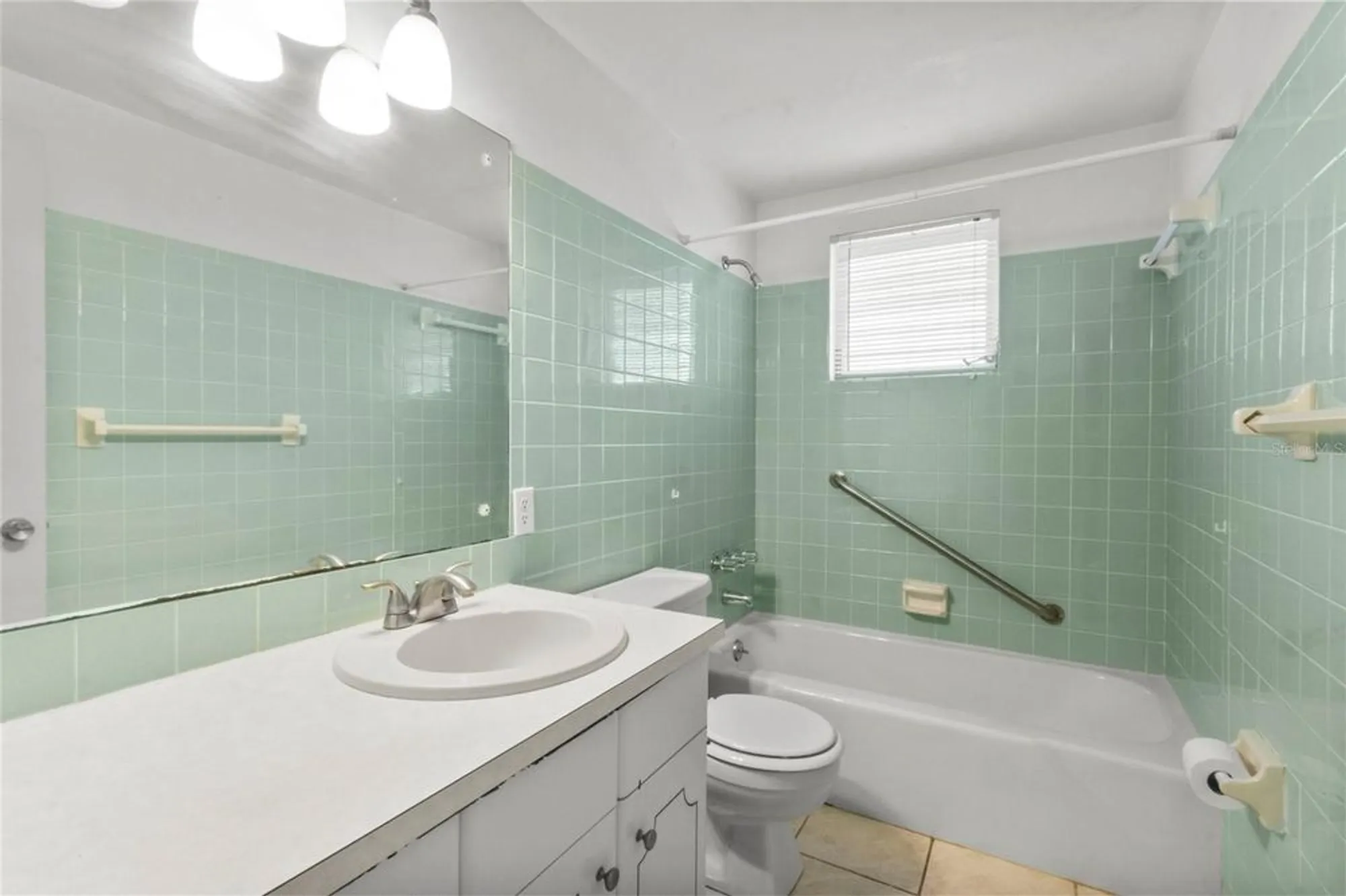 Property Slideshow image 12 of 23 | 1523 lakeside dr 15, Venice, FL, 34293