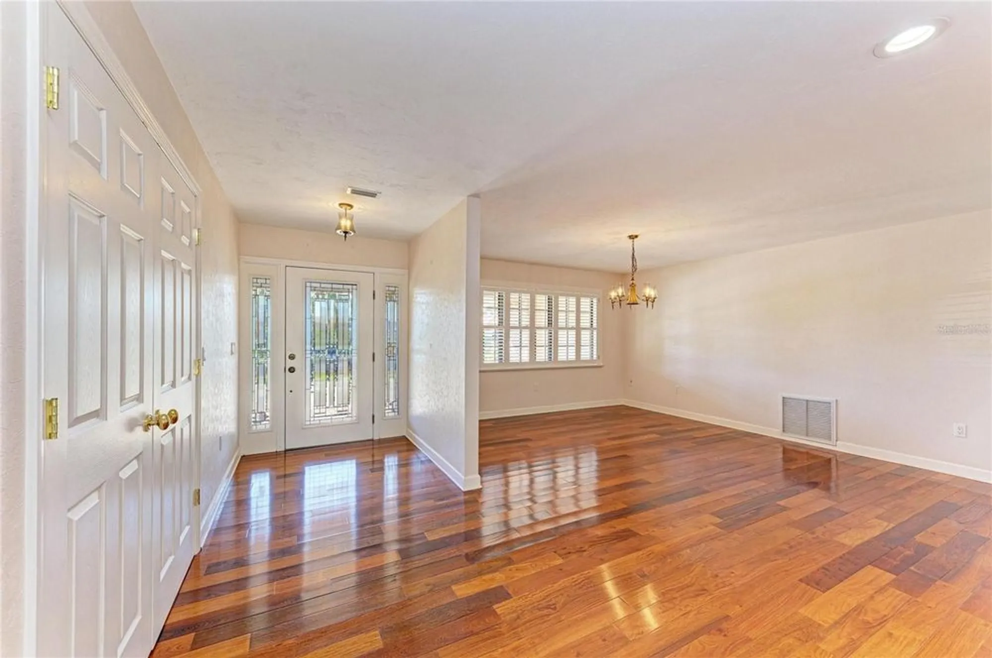 Property Slideshow image 11 of 83 | 5668 country lakes dr, Sarasota, FL, 34243