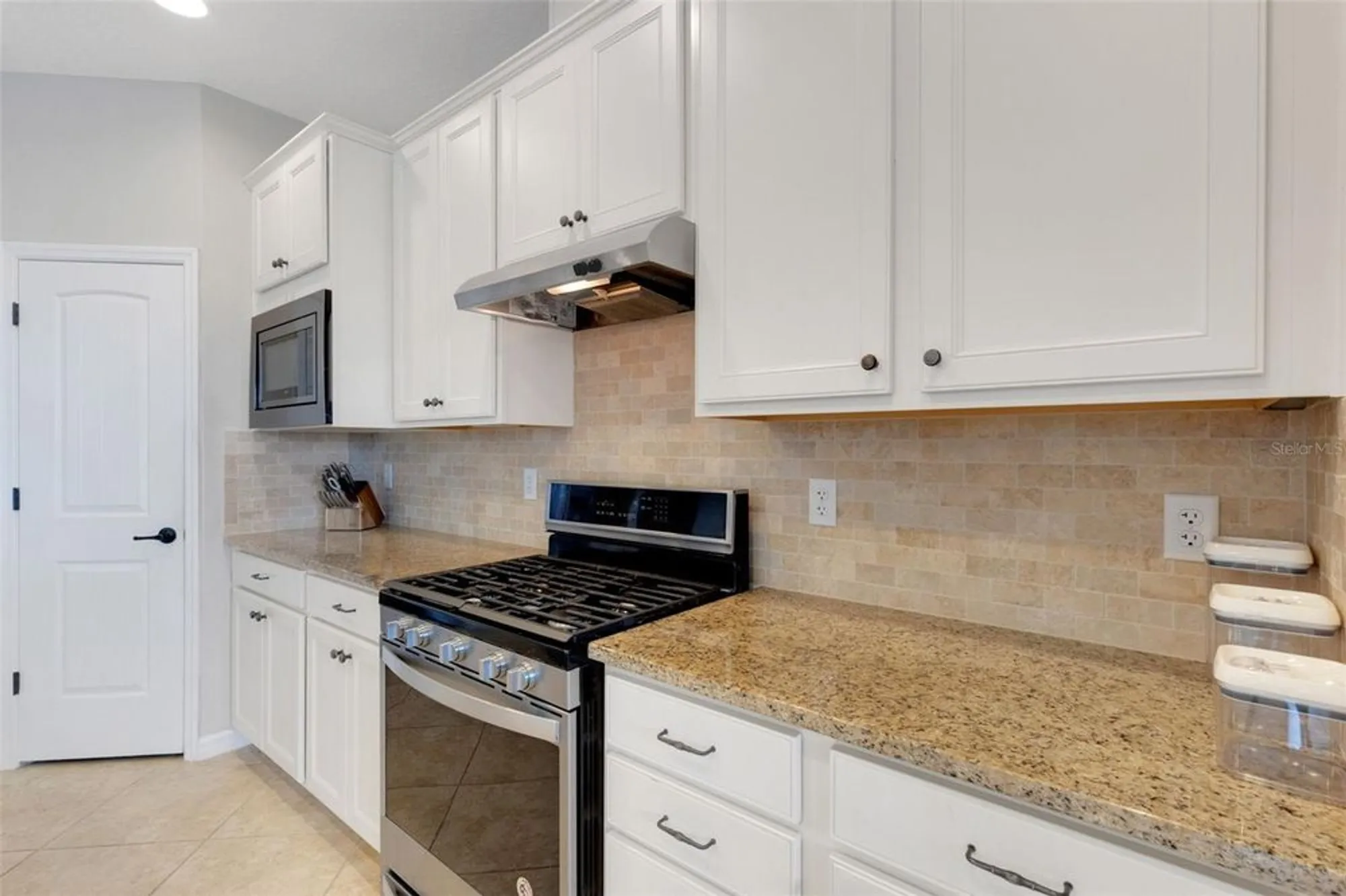 Property Slideshow image 13 of 70 | 613 cantabria dr, Davenport, FL, 33837