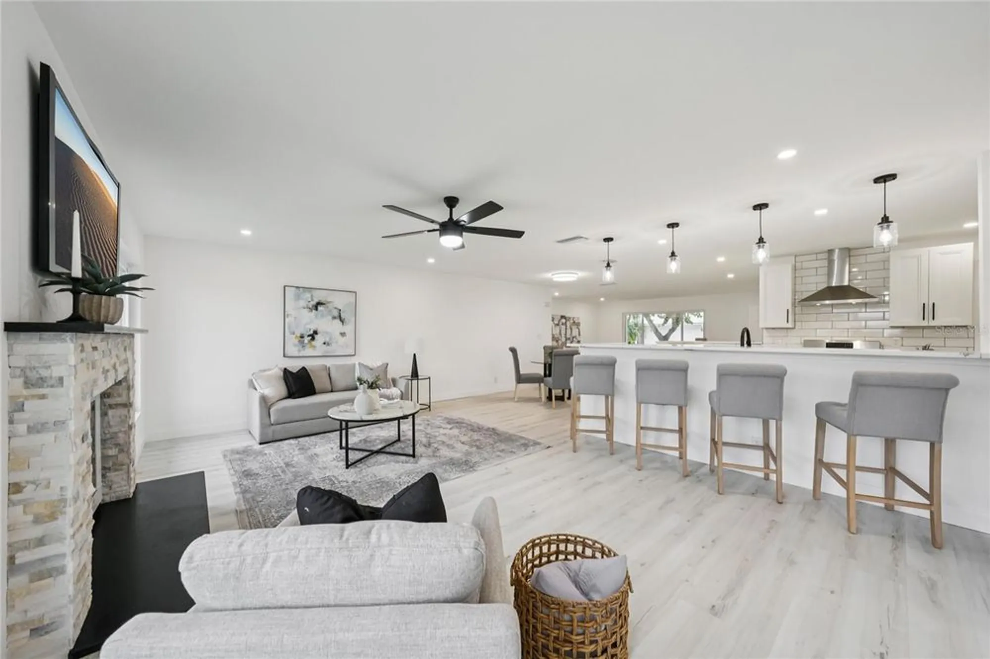 Property Slideshow image 12 of 58 | 9218 39th ln, Pinellas Park, FL, 33782