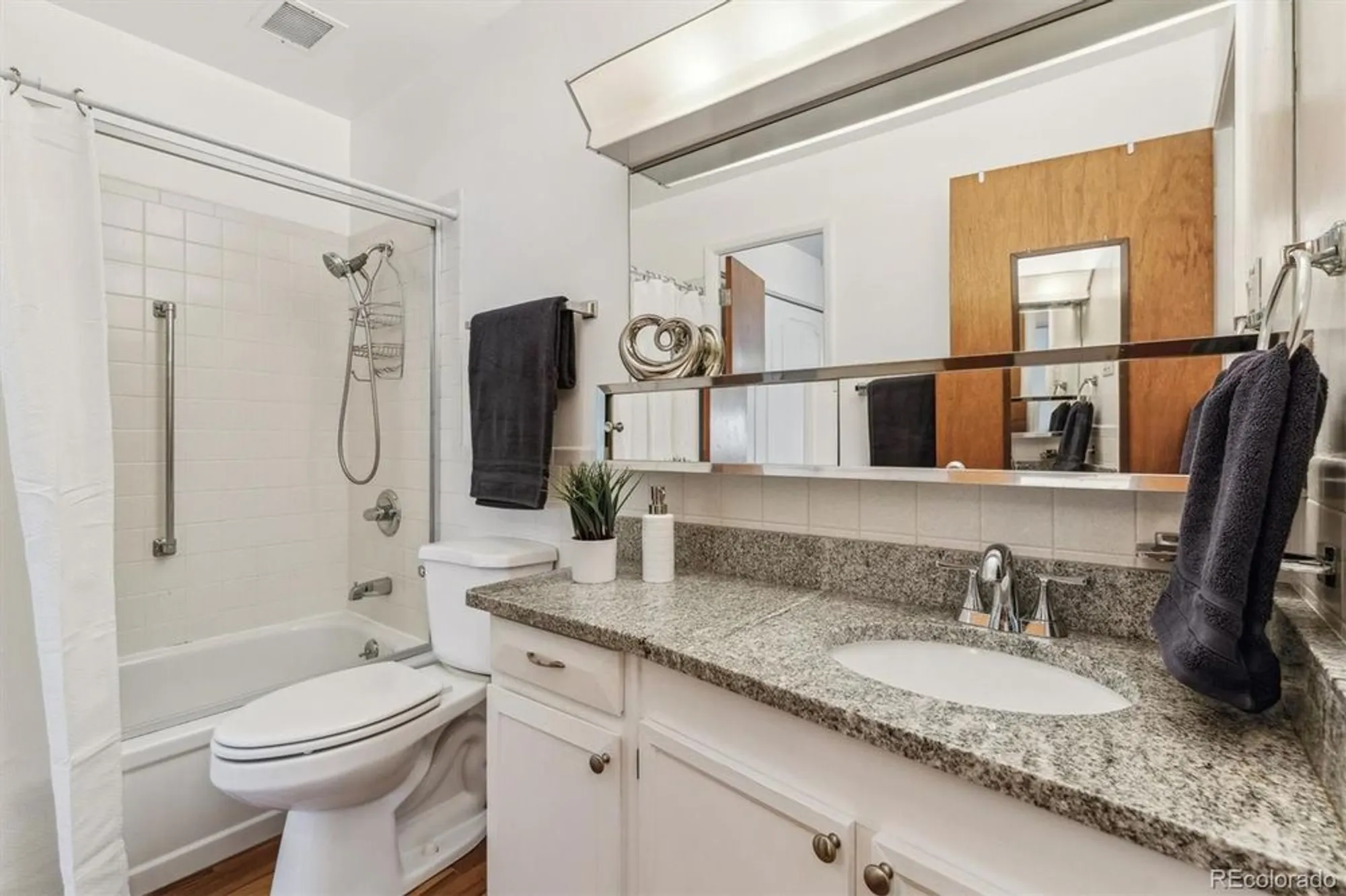 Property Slideshow image 18 of 50 | 610 s alton way apt 8d, Denver, CO, 80247