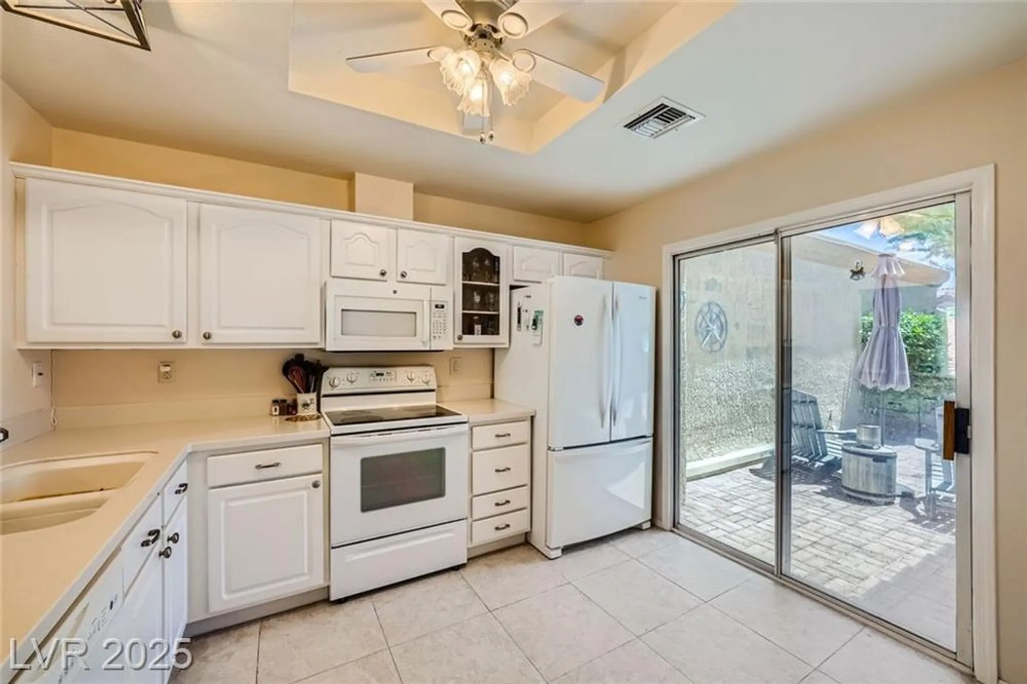 Property Slideshow image 16 of 53 | 9024 starmount dr, Las Vegas, NV, 89134