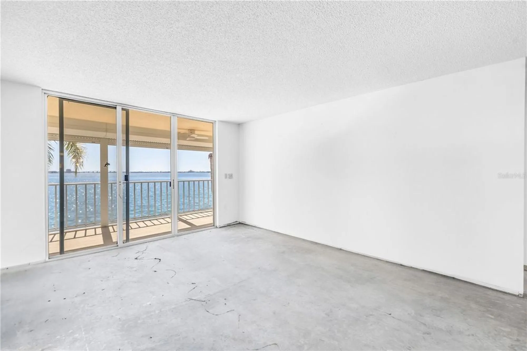 Property Slideshow image 7 of 20 | 6060 shore blvd 106, Gulfport, FL, 33707