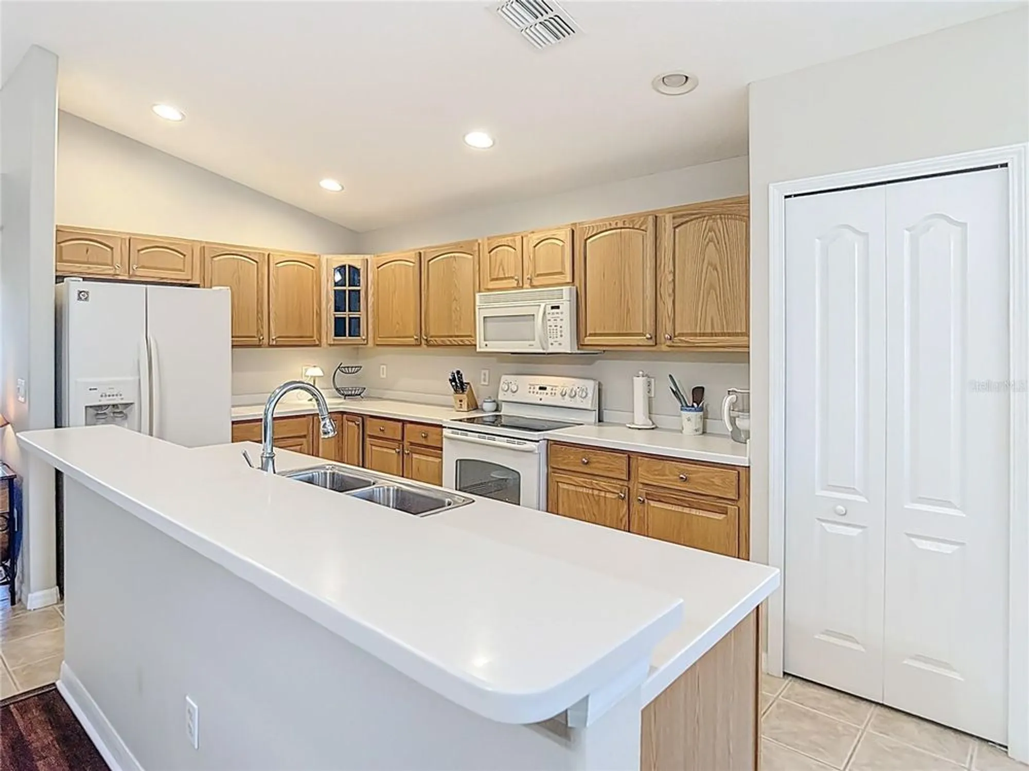 Property Slideshow image 16 of 48 | 456 greenwich cir, Spring Hill, FL, 34609