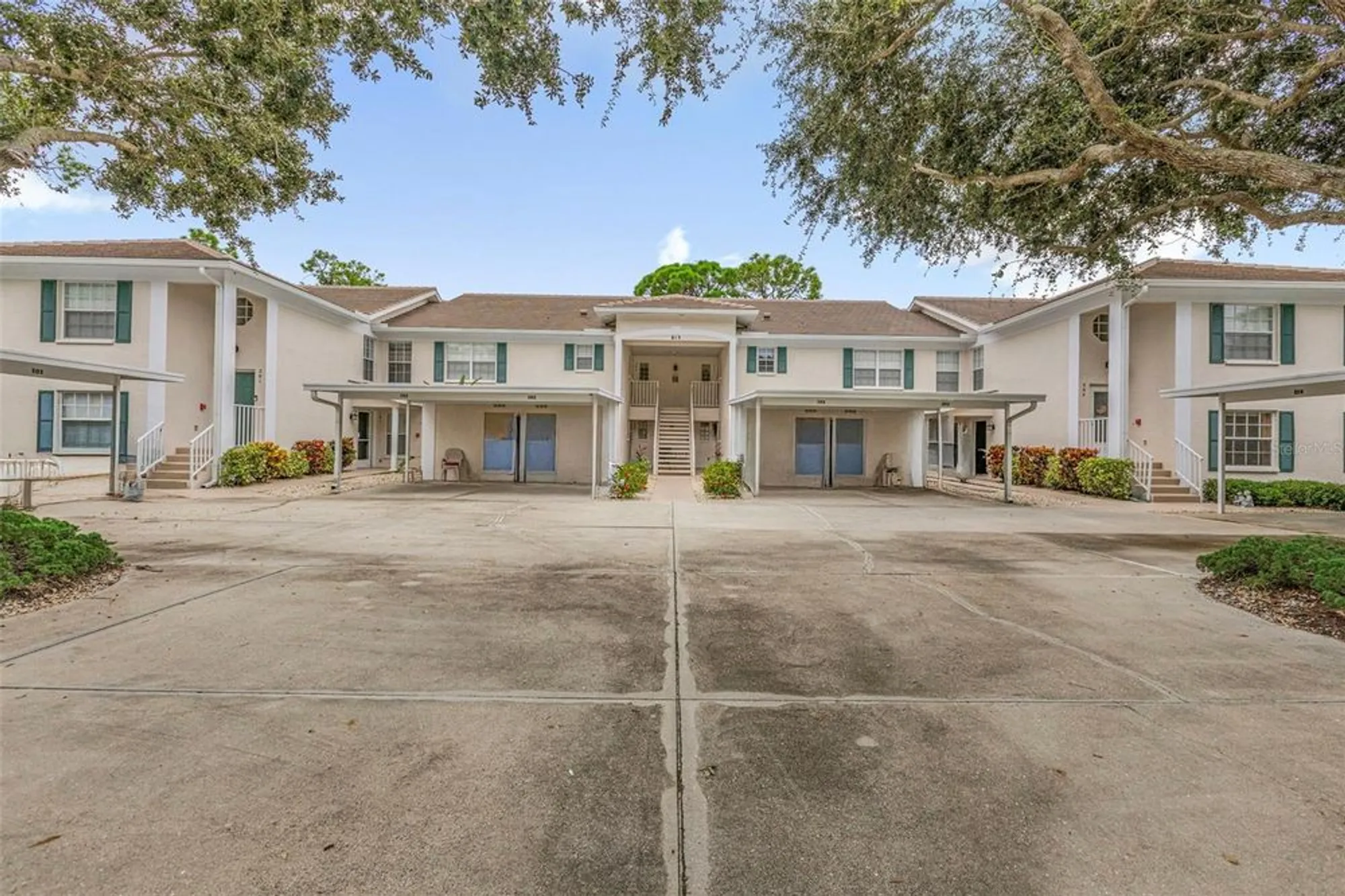 Property Slideshow image 3 of 40 | 813 montrose dr 104, Venice, FL, 34293