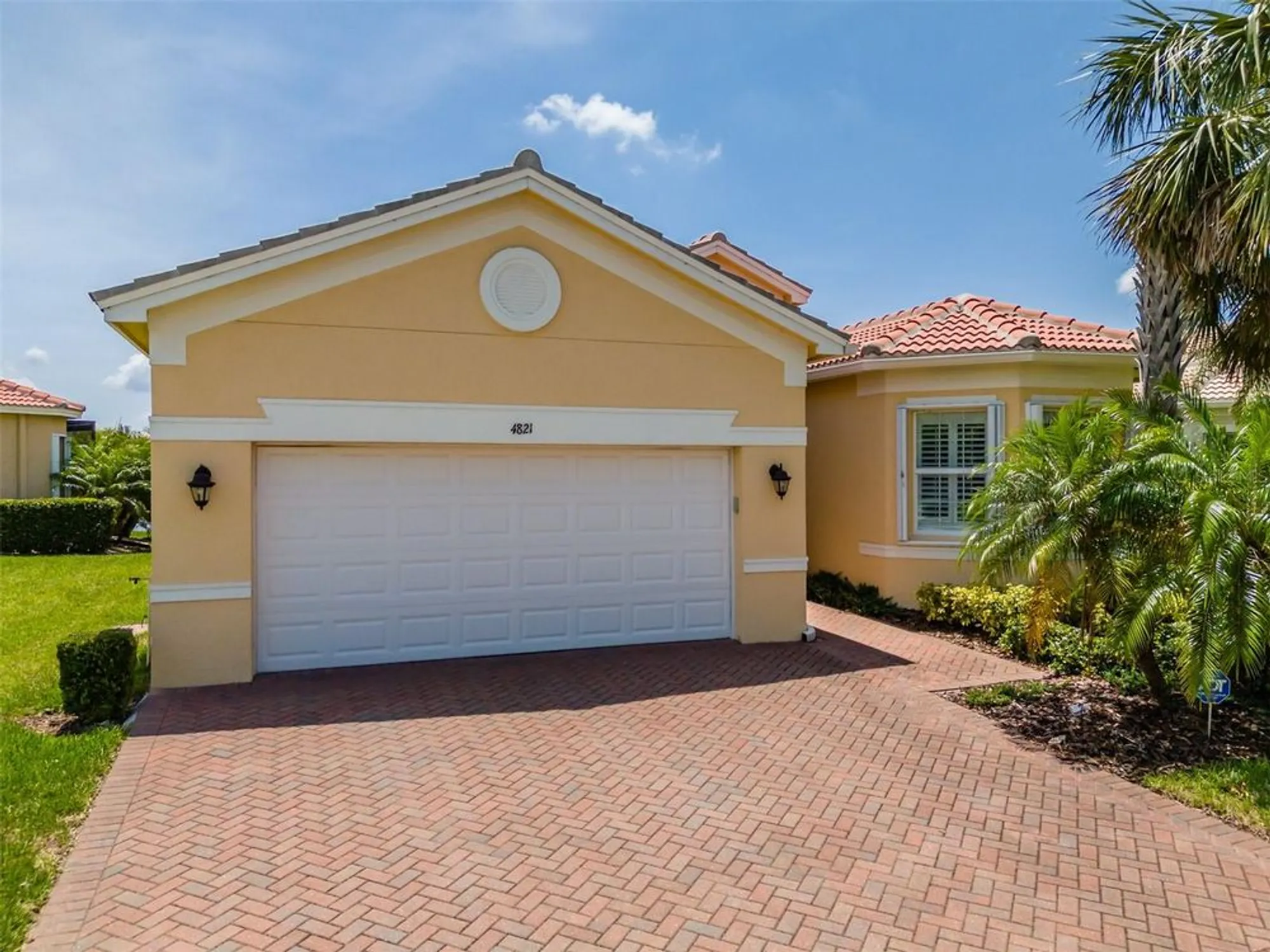 Property Slideshow image 3 of 92 | 4821 grand banks dr, Wimauma, FL, 33598