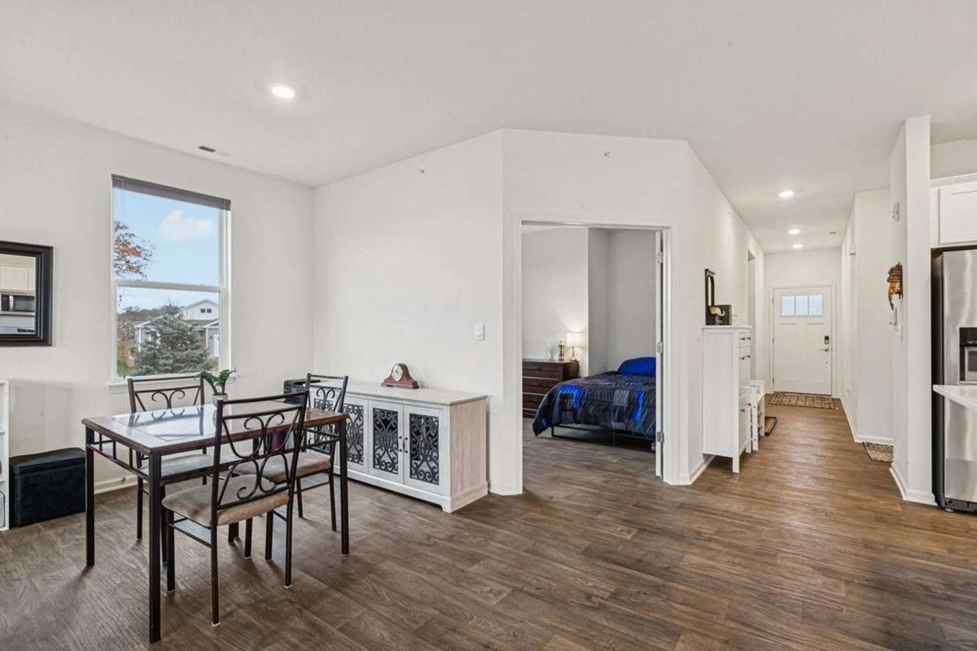 Property Slideshow image 8 of 48 | 952 darwin st, North Aurora, IL, 60542