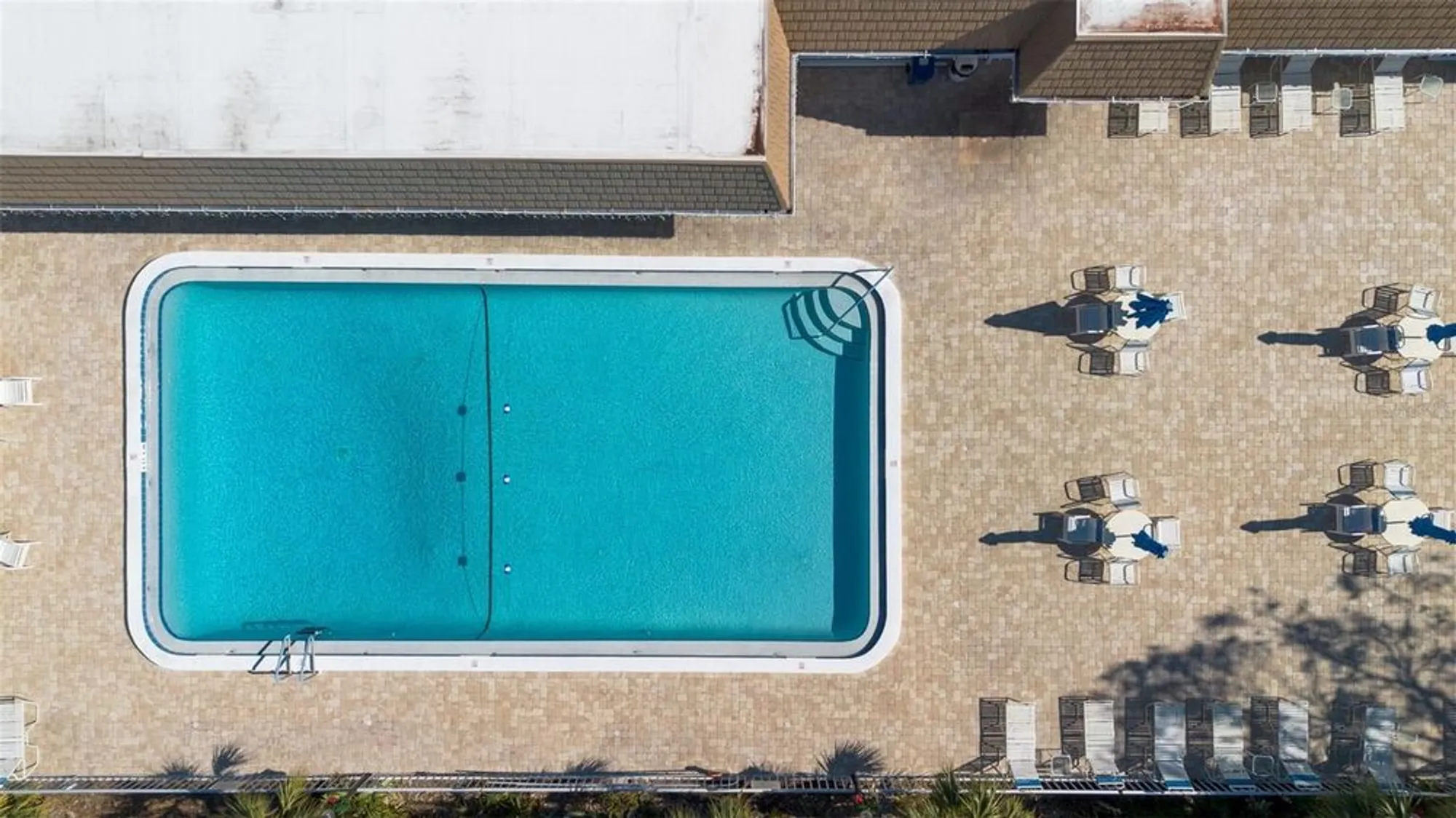 Property Slideshow image 7 of 30 | 2305 riverbluff pkwy # v256, Sarasota, FL, 34231