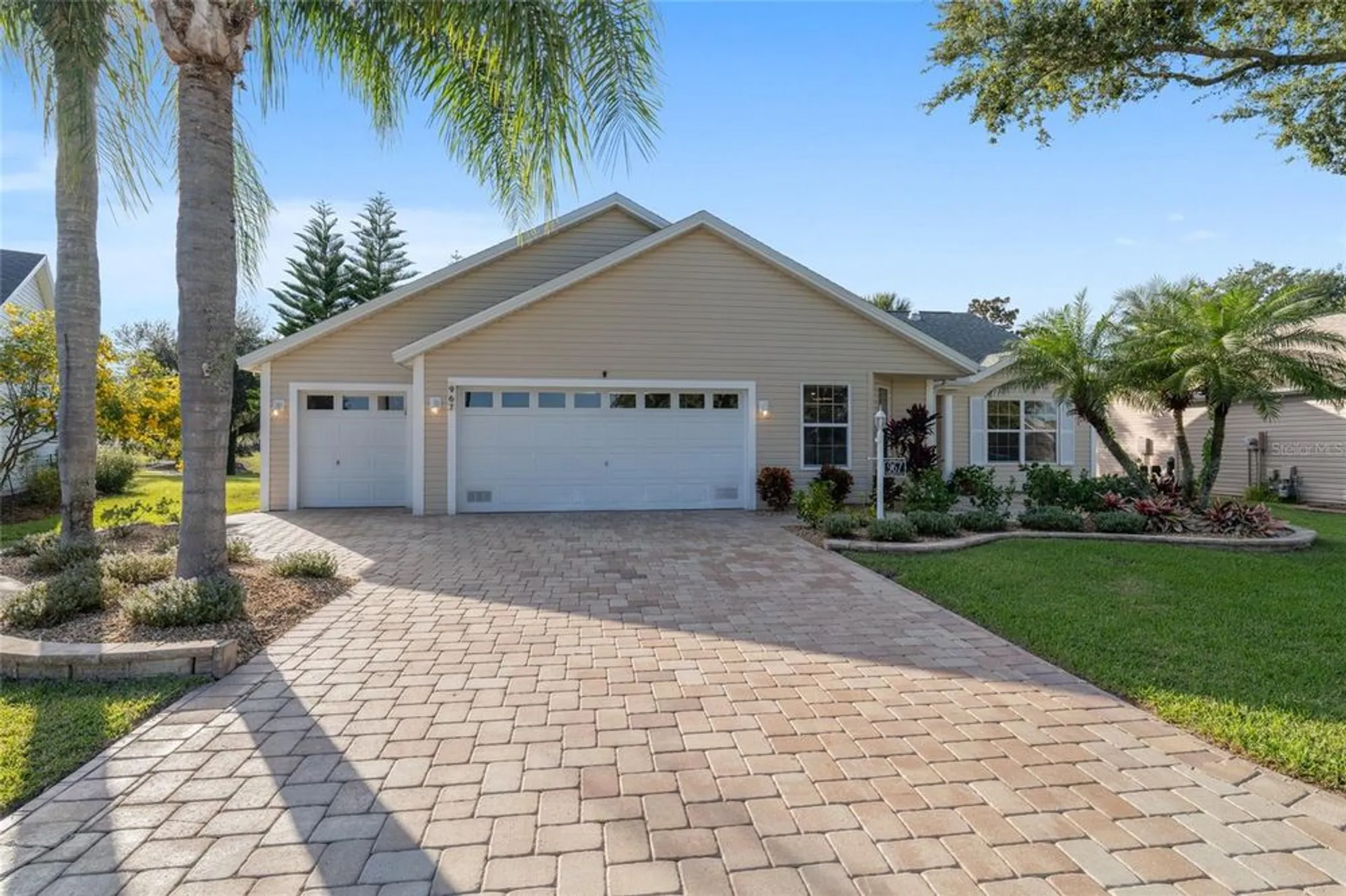 Property Slideshow image 2 of 62 | 967 livingston loop, The Villages, FL, 32162
