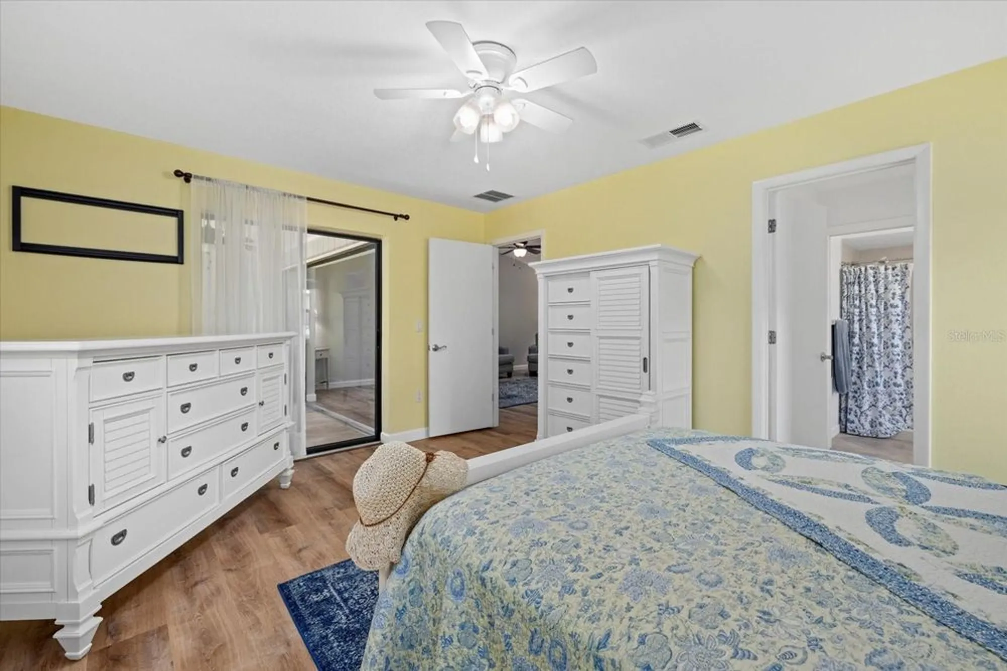 Property Slideshow image 15 of 33 | 7205 wood creek dr 16, Sarasota, FL, 34231