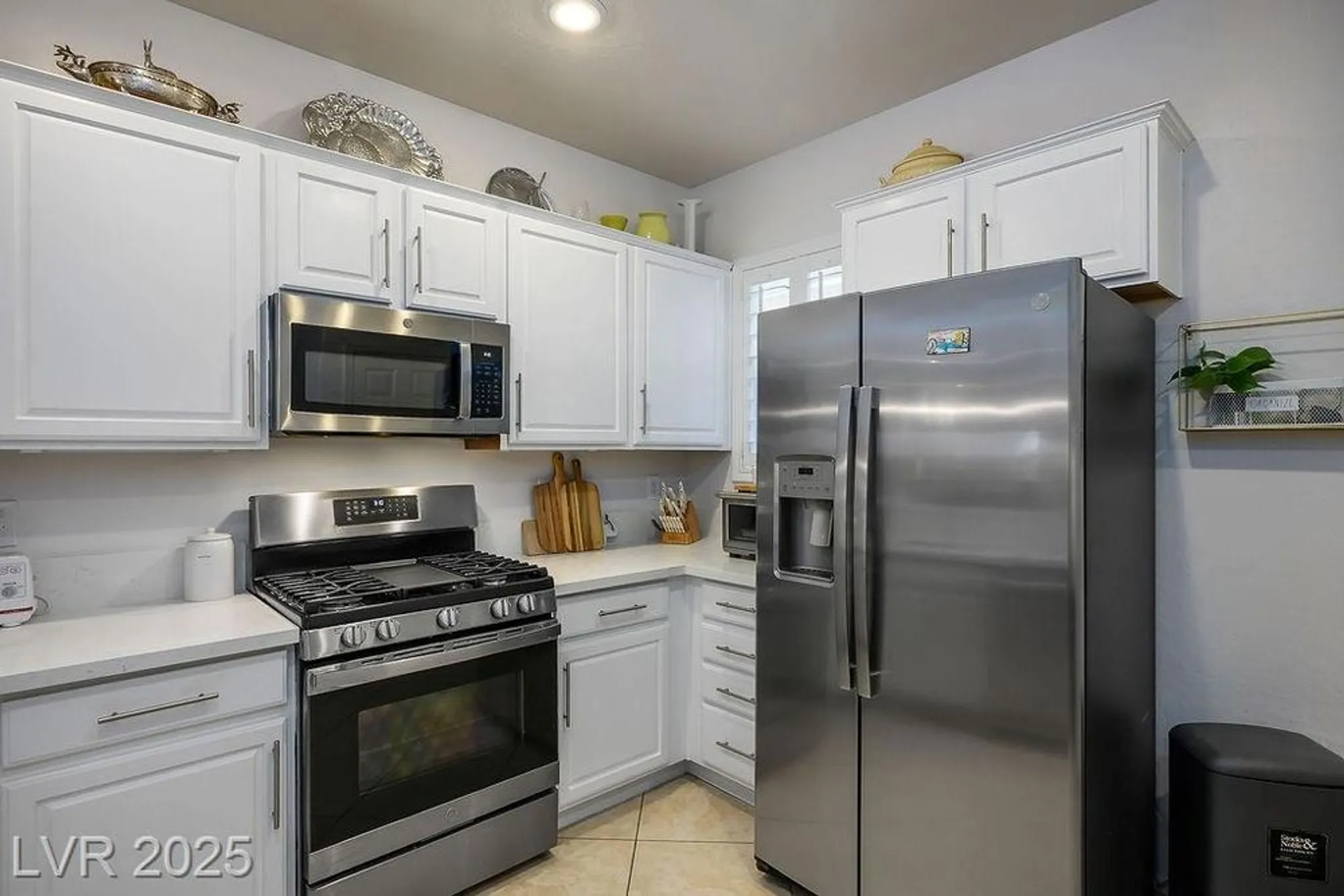 Property Slideshow image 13 of 27 | 2565 cosmic dust st, Henderson, NV, 89044