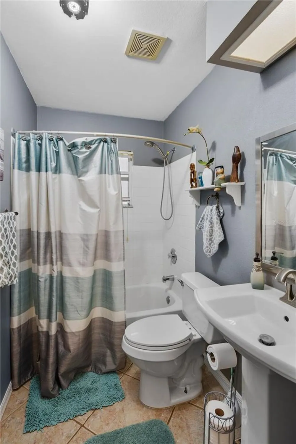 Property Slideshow image 21 of 47 | 27107 racquet cir, Leesburg, FL, 34748
