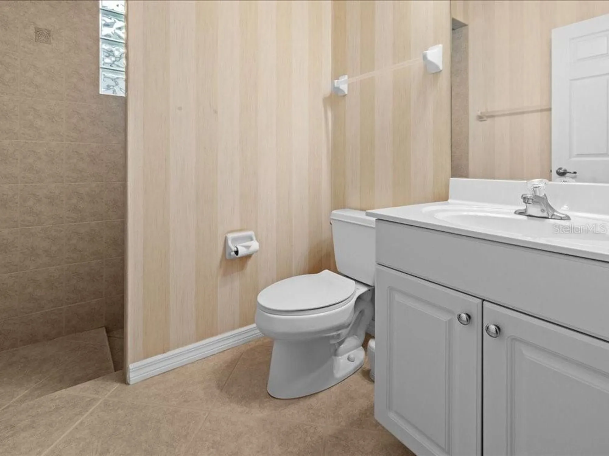 Property Slideshow image 40 of 61 | 3927 whispering oaks dr, North Port, FL, 34287