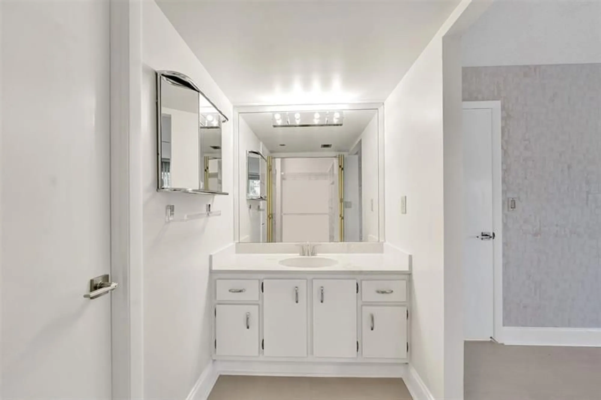 Property Slideshow image 15 of 34 | 1000 saint charles pl 305, Pembroke Pines, FL, 33026